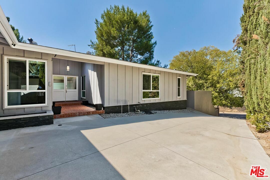 Property Photo:  4340   Cezanne Ave  CA 91364 