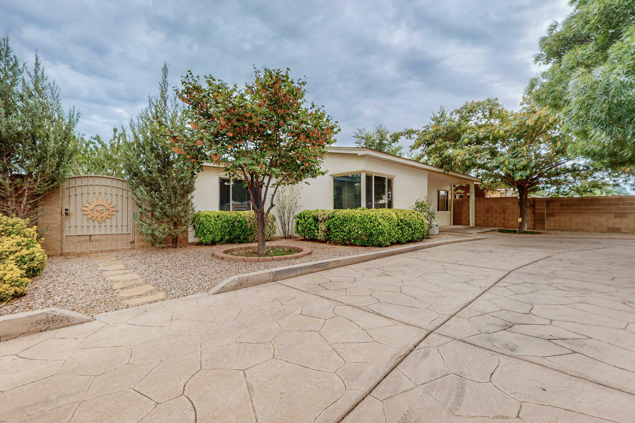 2446 La Veta Drive  Albuquerque NM 87110 photo