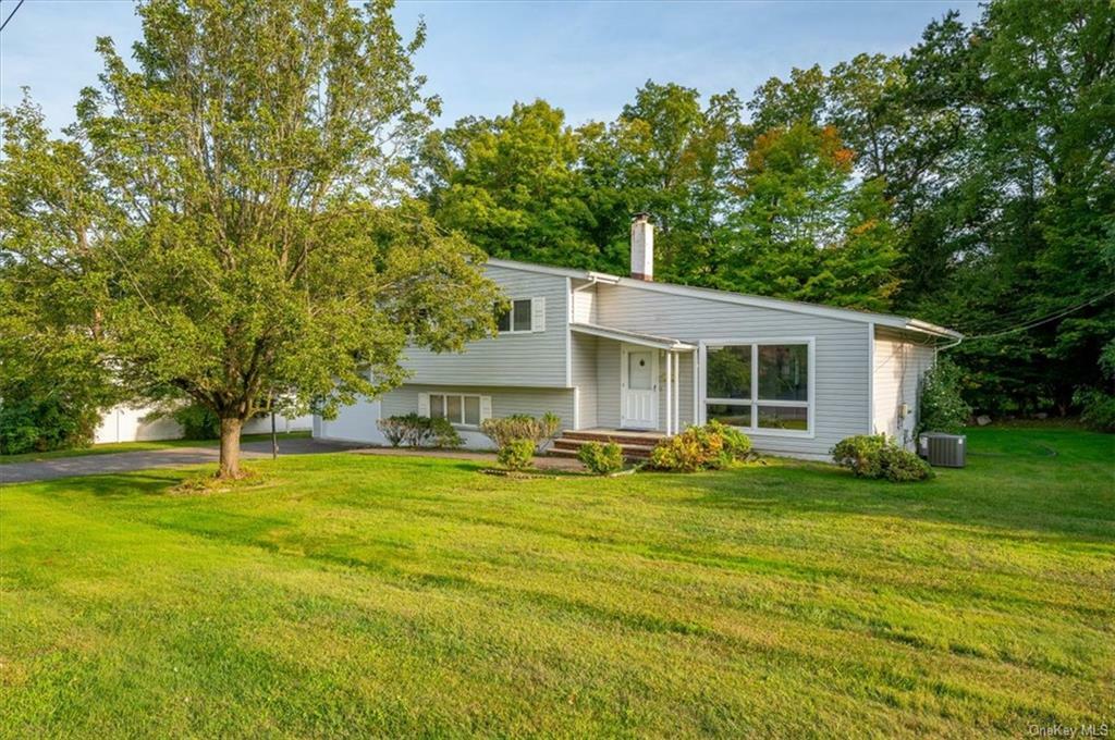 Property Photo:  77 Foxwood Road  NY 10994 