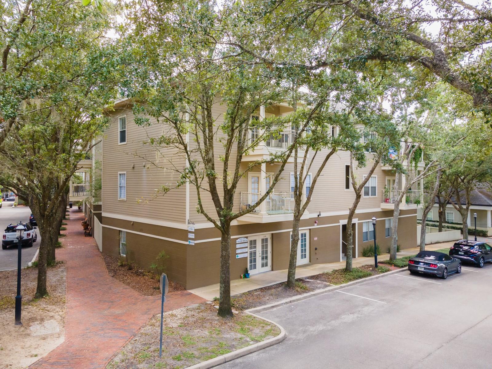Property Photo: 9149 SW 49th Place L-301 FL 32608