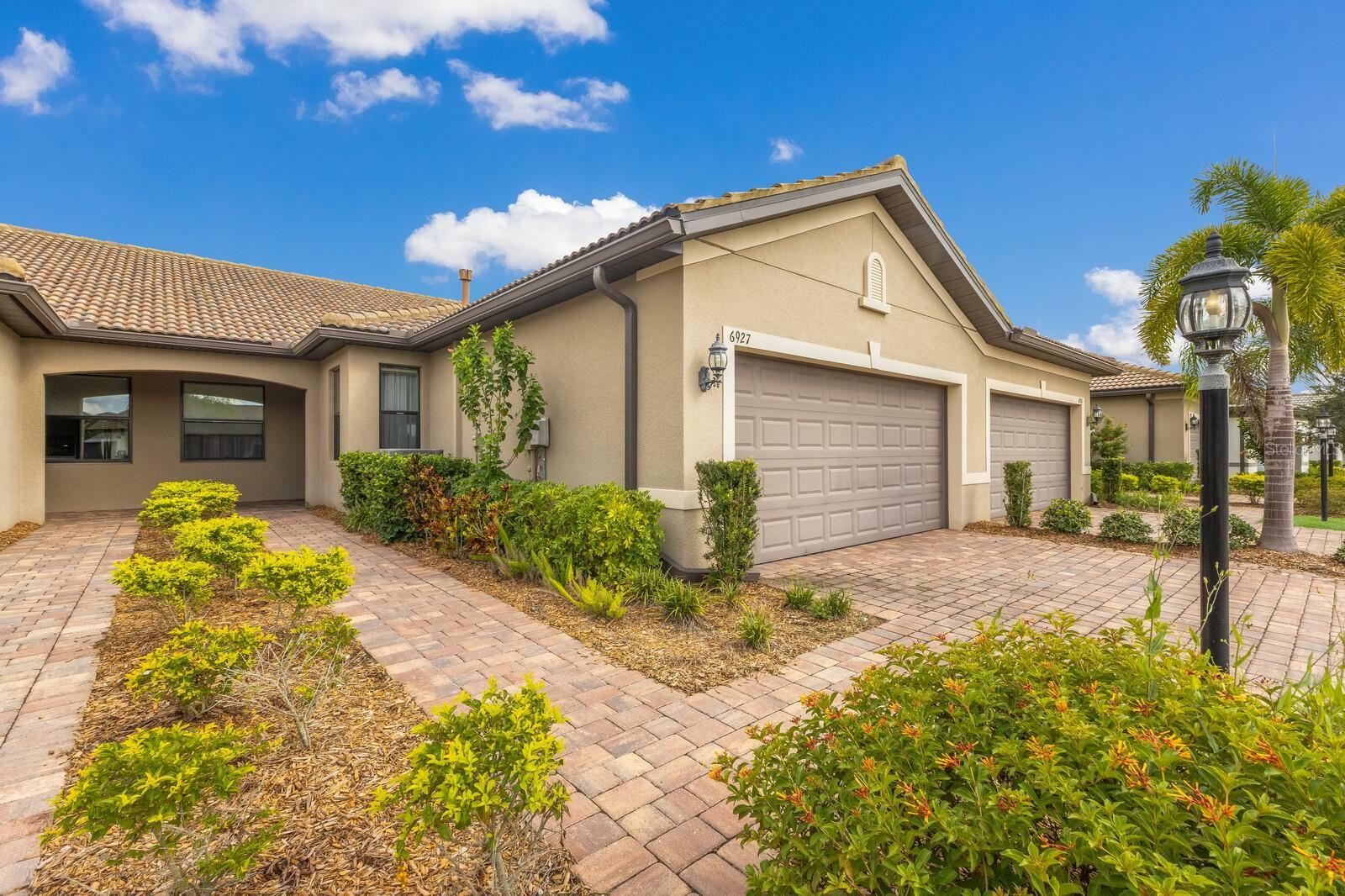 Property Photo:  6927 Dorset Court  FL 34202 