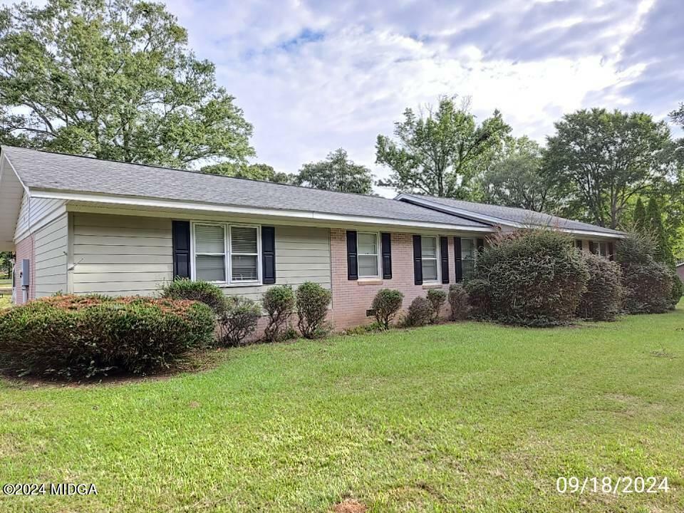 500 Holmes Street  Barnesville GA 30204 photo