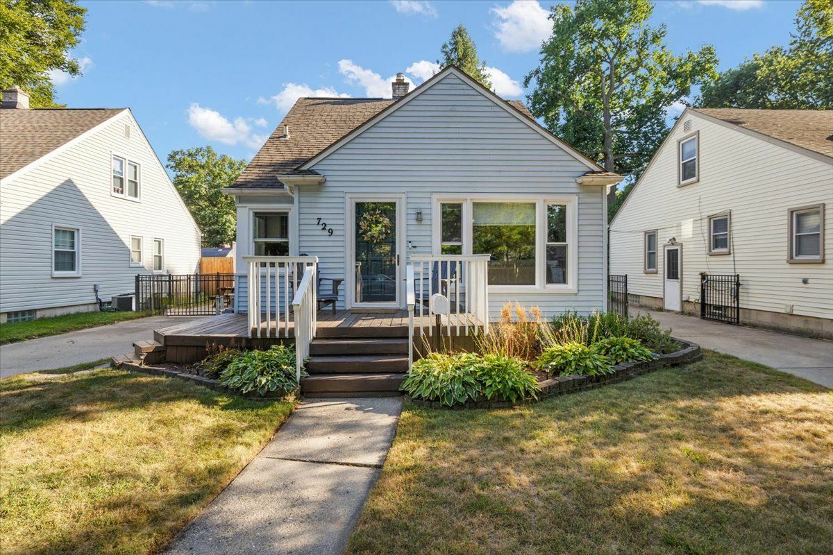 Property Photo:  729 Ellen Avenue  MI 48073 3228 