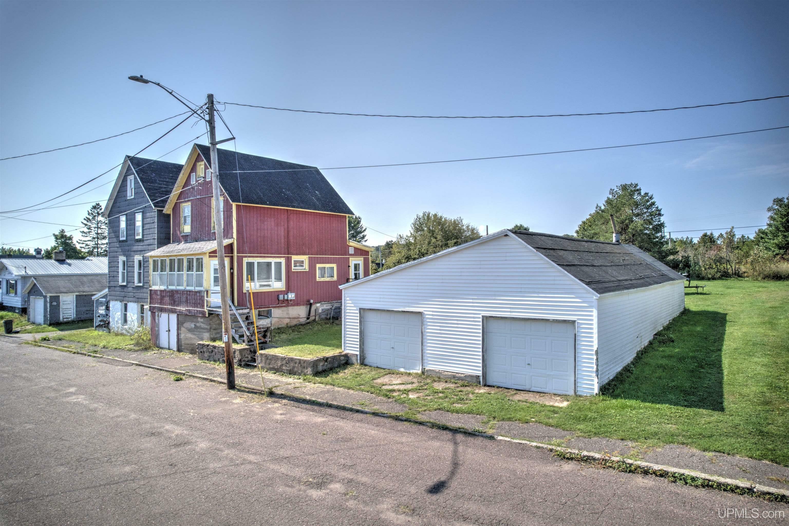 Property Photo:  52 Senter Street  MI 49901 