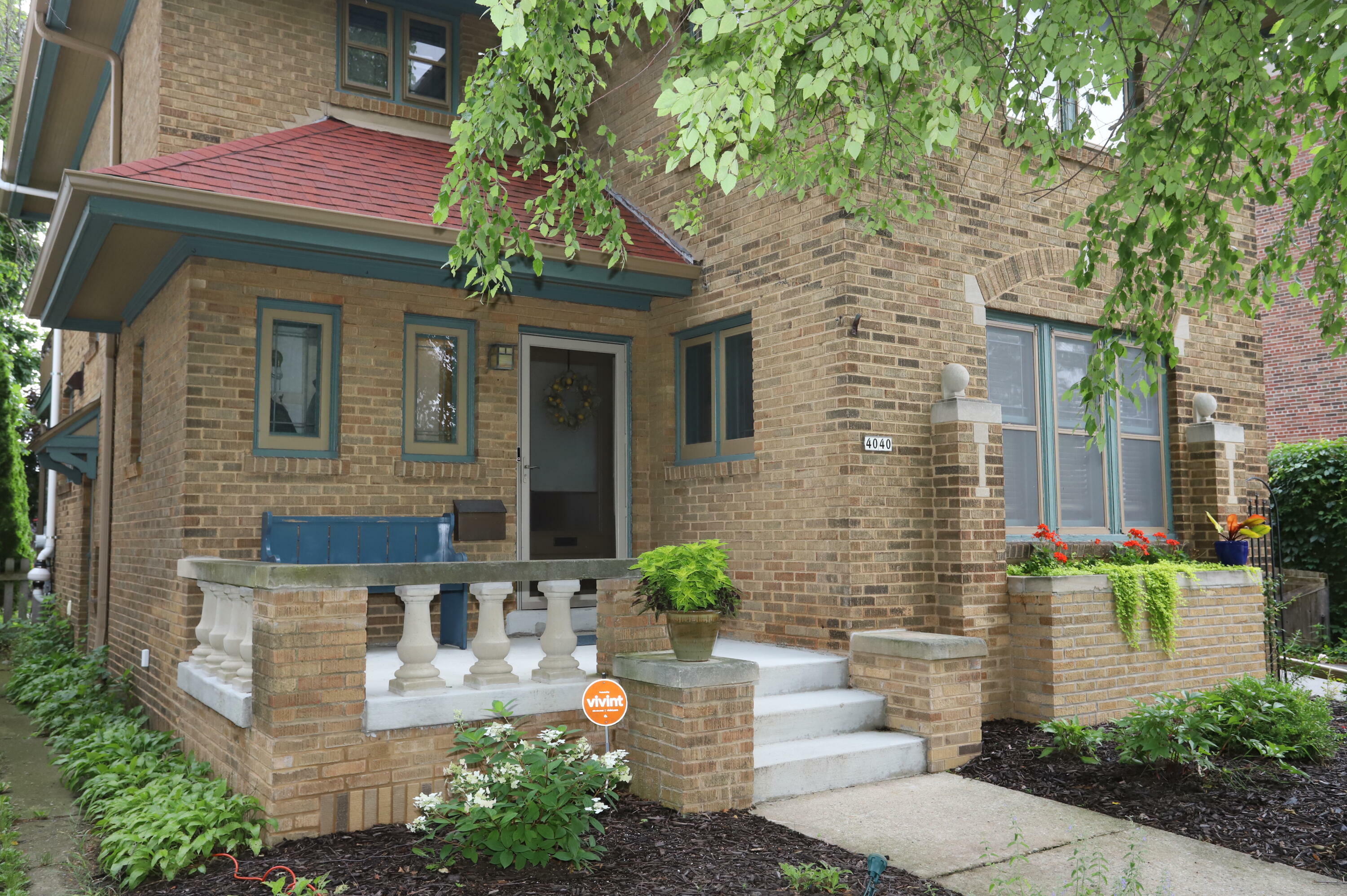 Property Photo:  4040 N Maryland Ave  WI 53211 