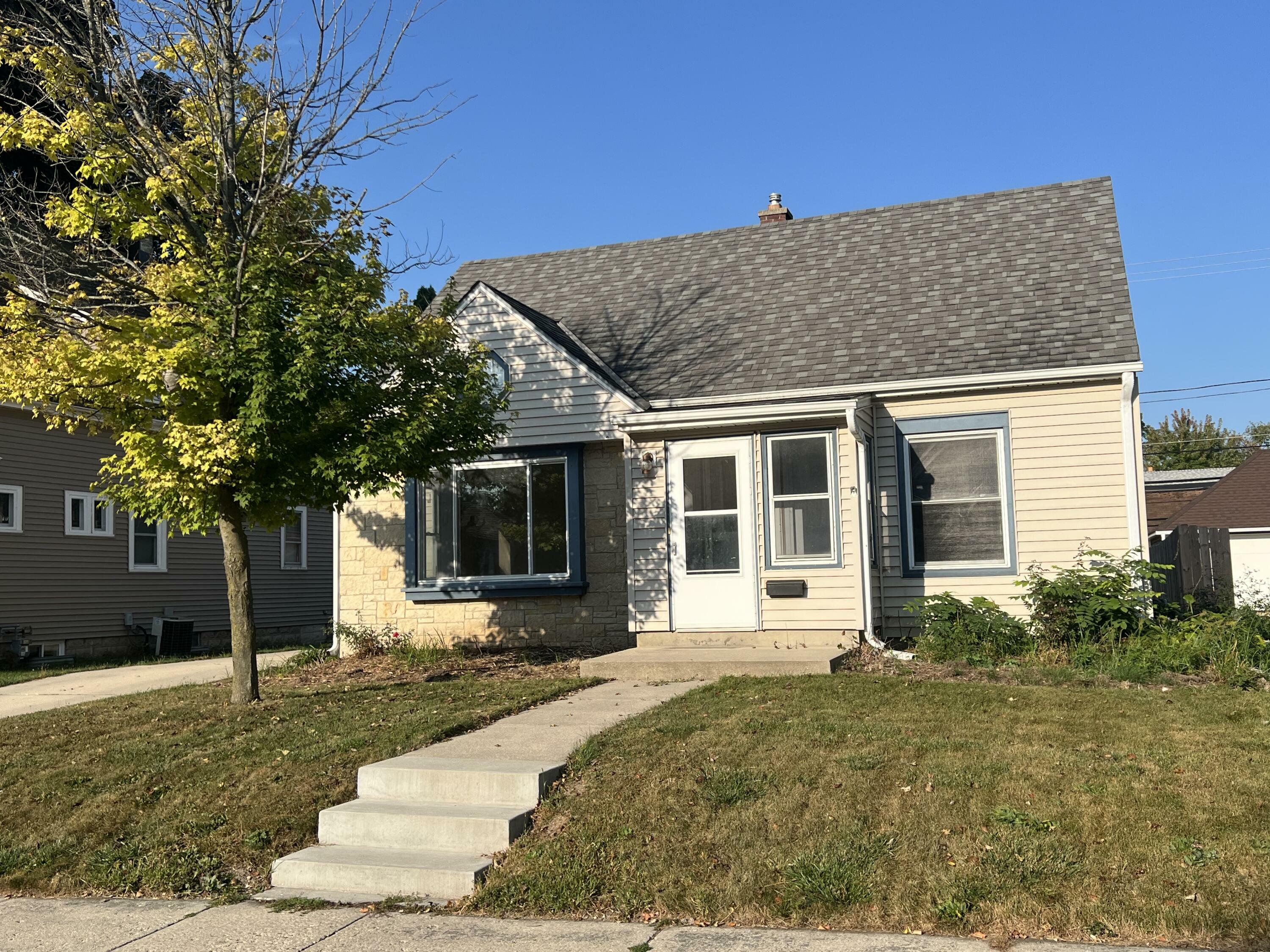 Property Photo:  1021 13th Ave  WI 53024 