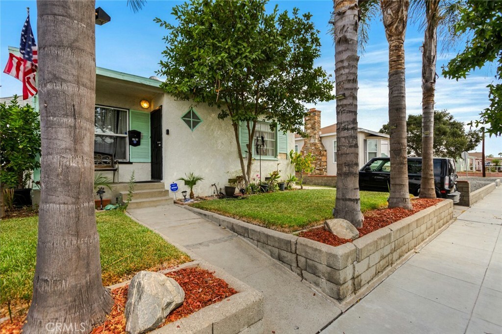 Property Photo:  1725 E 55th St  CA 90805 