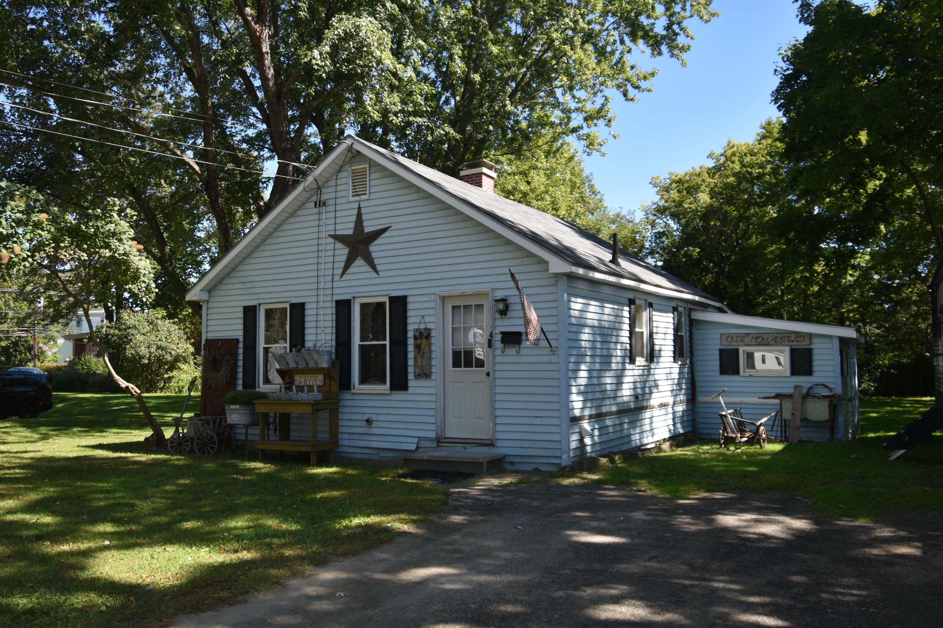 Property Photo:  4 Pleasant Street  ME 04953 