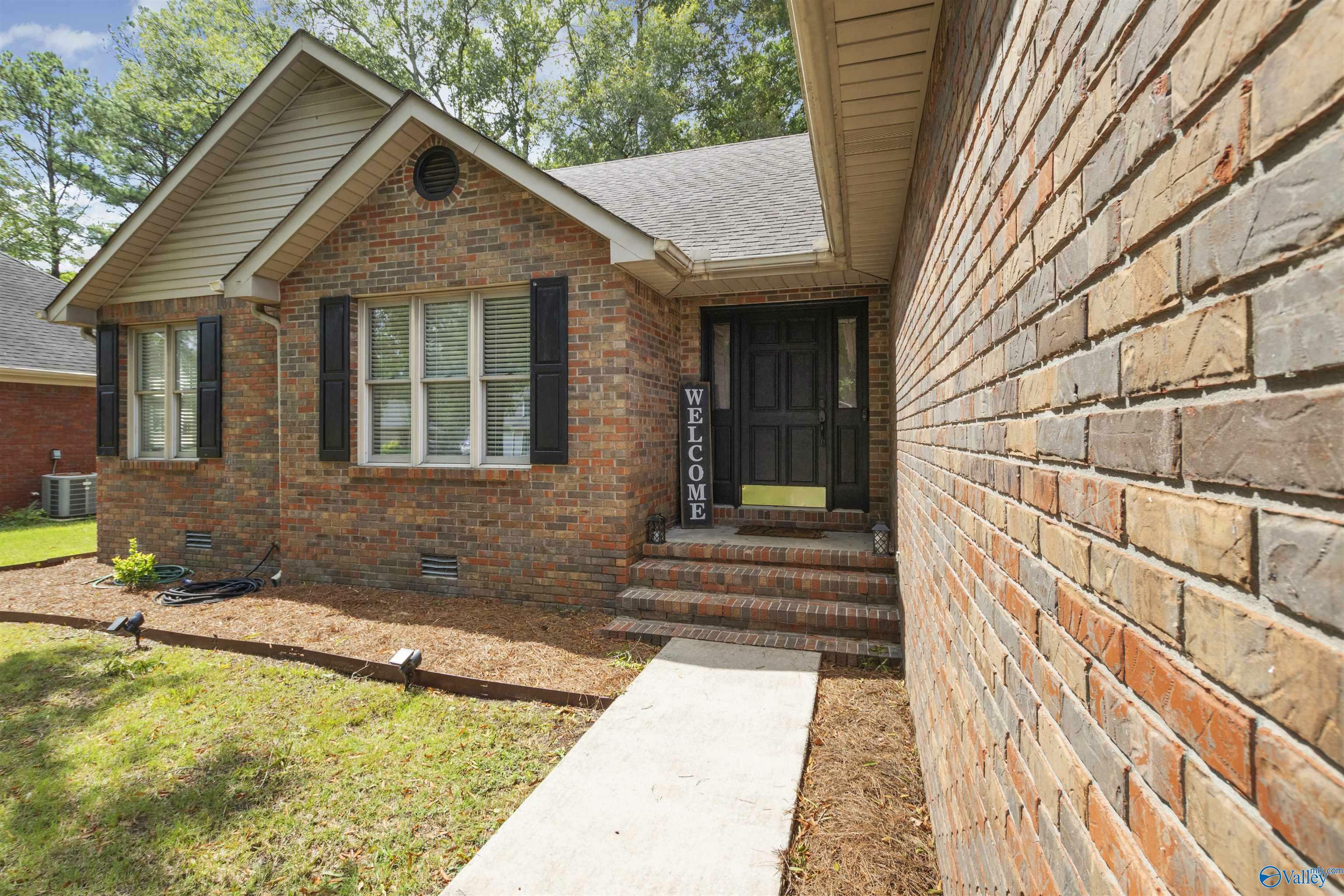 Property Photo:  1903 Cumberland Avenue SW  AL 35603 