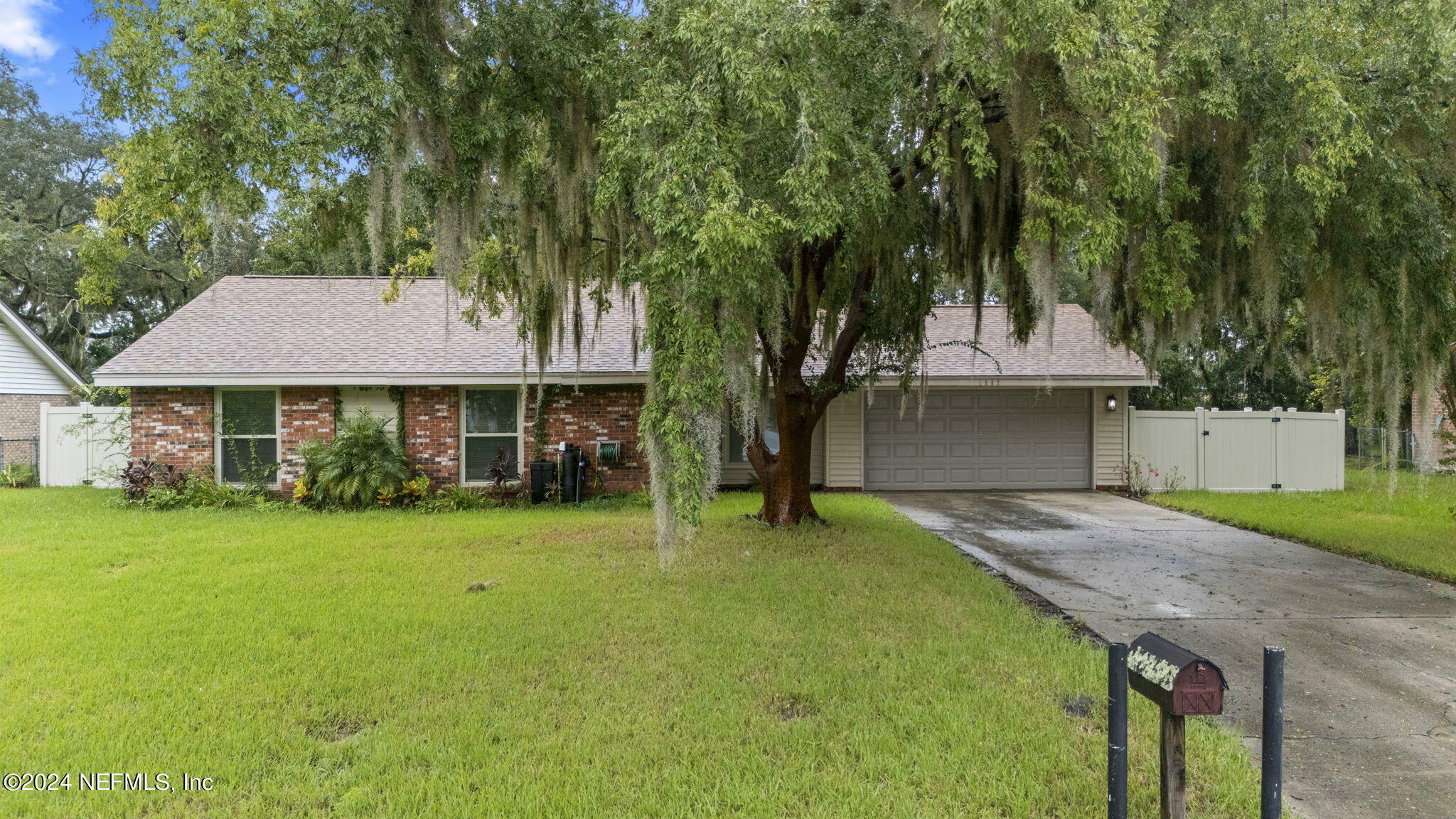 Property Photo:  1667 Morningside Drive  FL 32068 