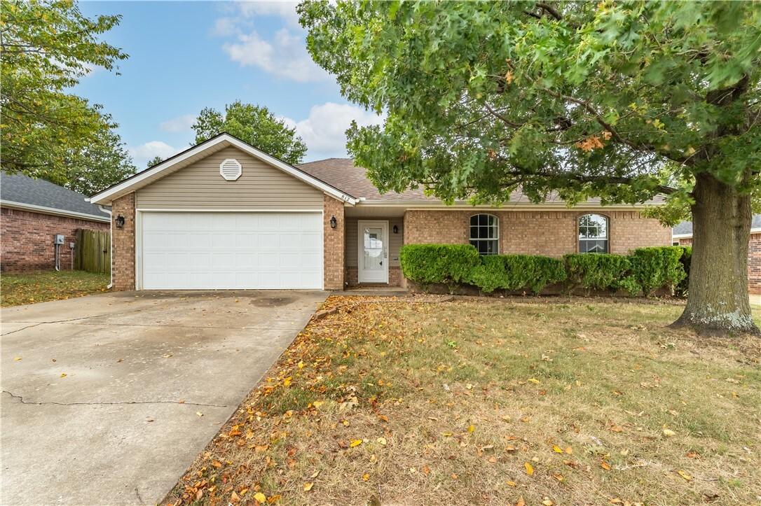 Property Photo:  812 SE Rachel Avenue  AR 72712 