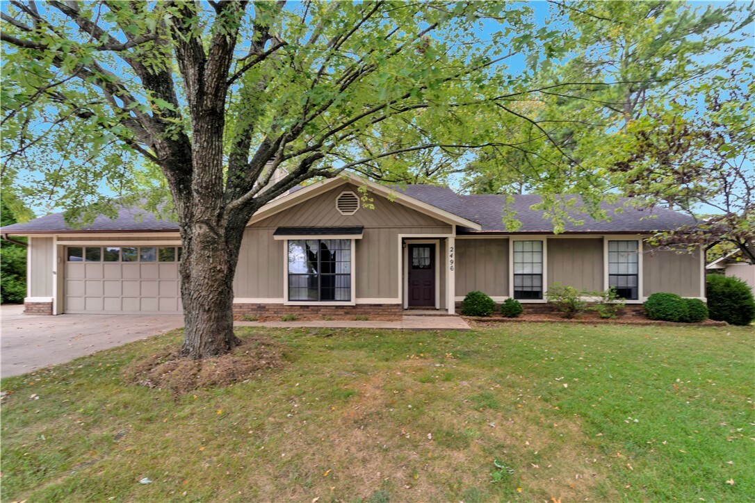 2496 N East Oaks Drive  Fayetteville AR 72703 photo