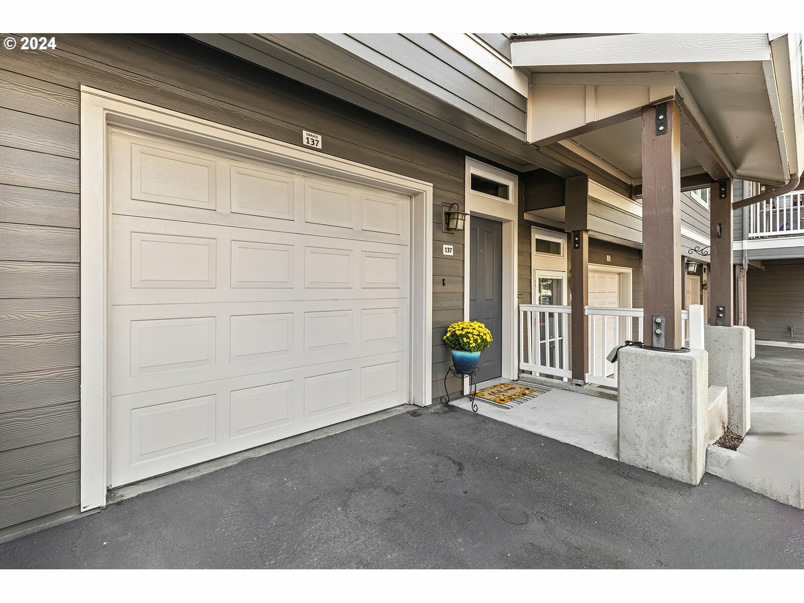 Property Photo:  10800 SE 17th Cir 137 L  WA 98664 