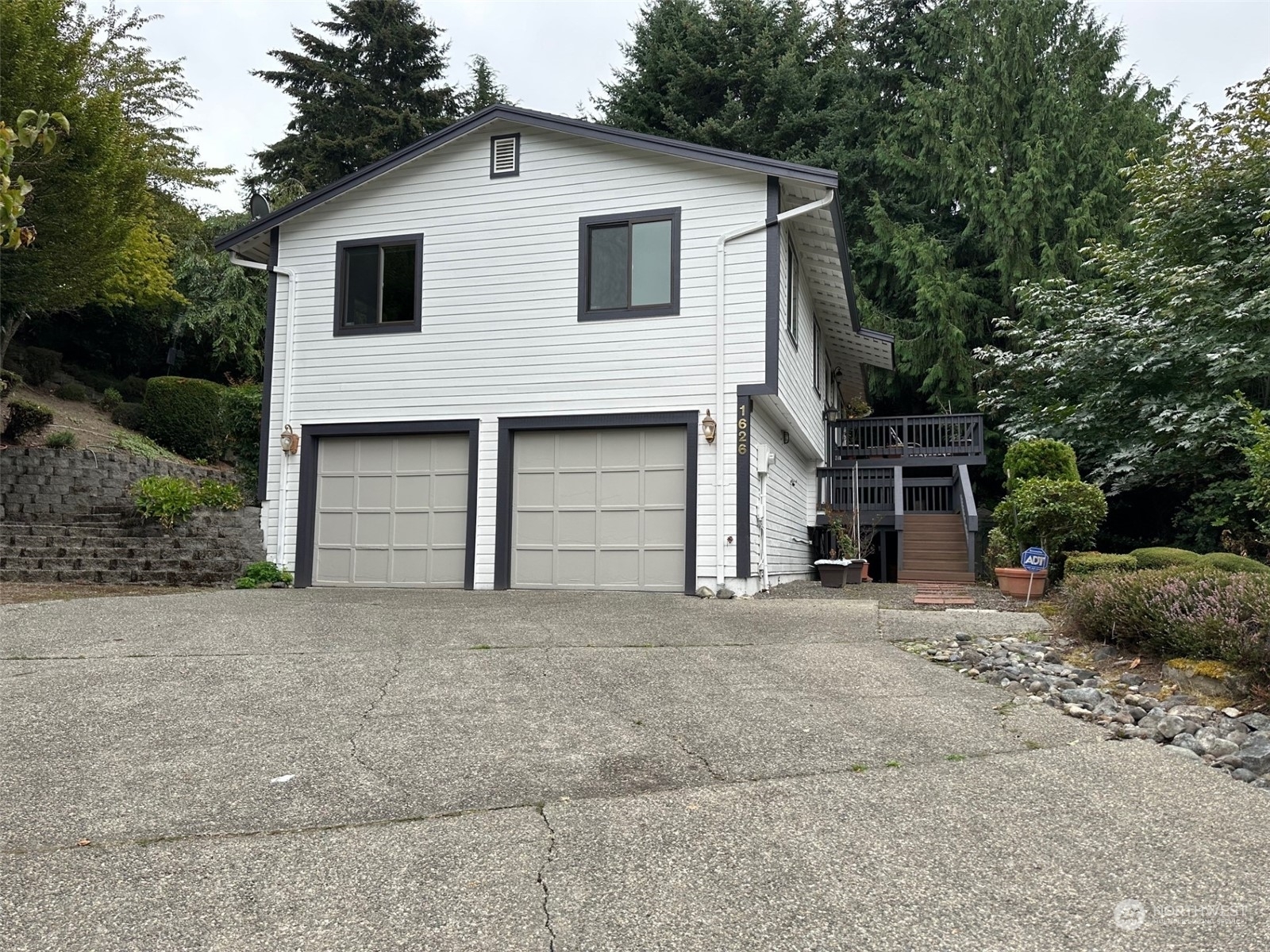 Property Photo:  1626 209th Place NE  WA 98074 