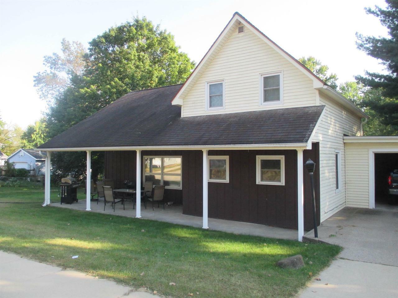 Property Photo:  1121 West Main Street  WI 54968 