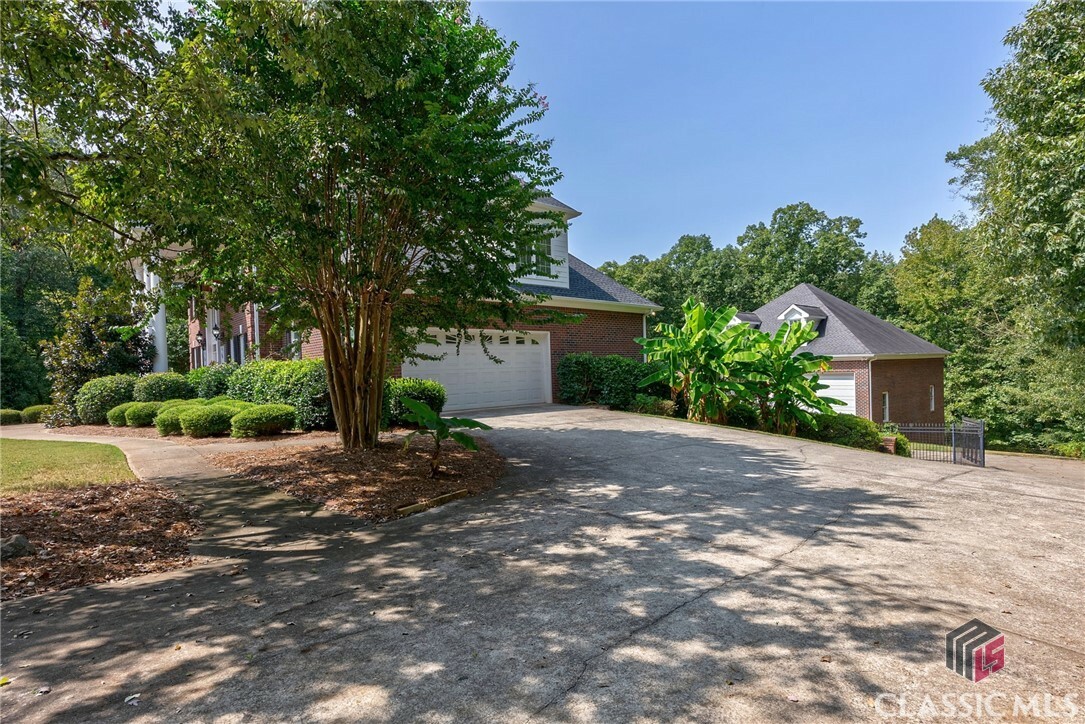 Property Photo:  1120 Lexington Court  GA 30621 