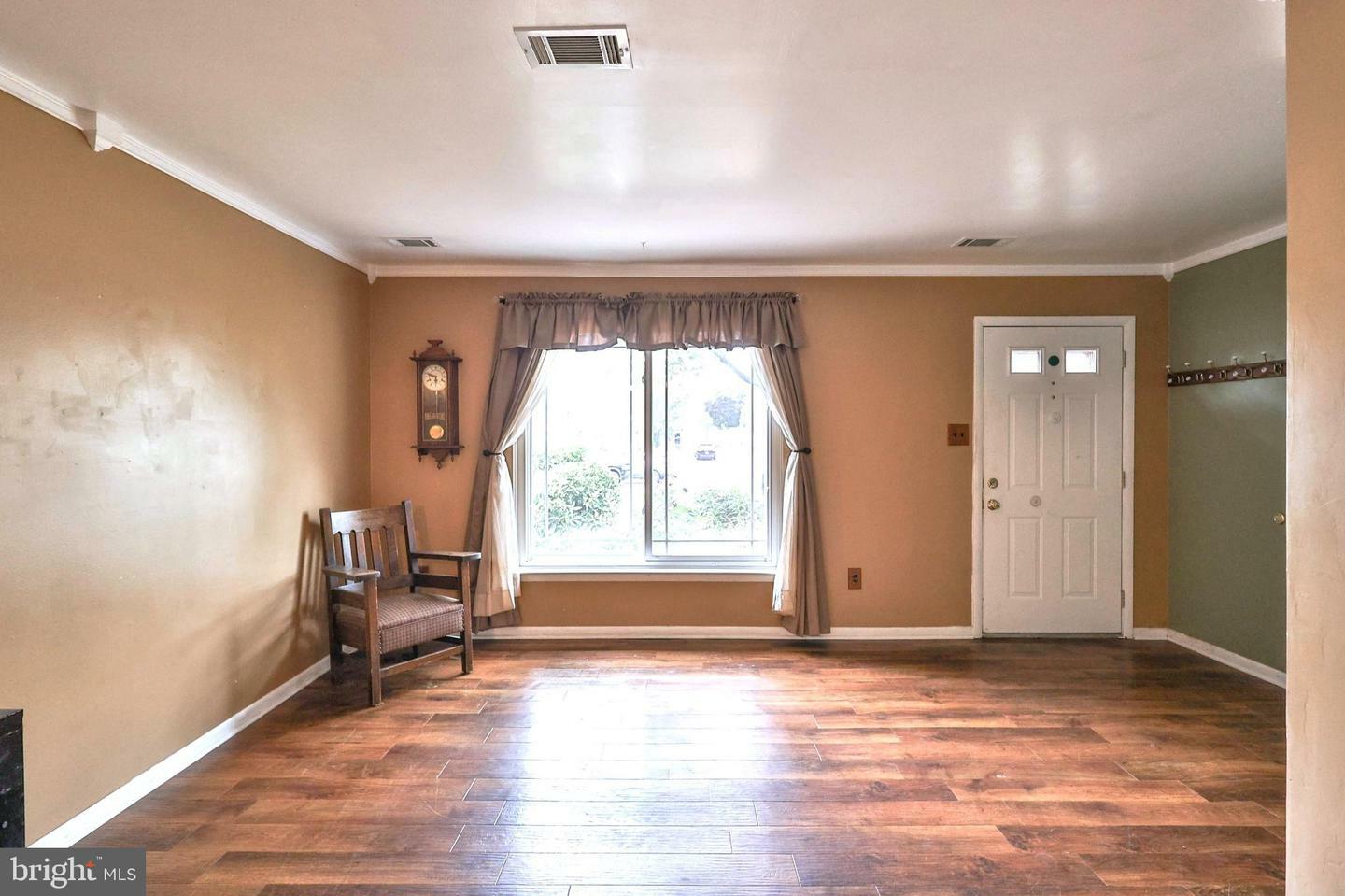 Property Photo:  10 Whittier Court  PA 18951 