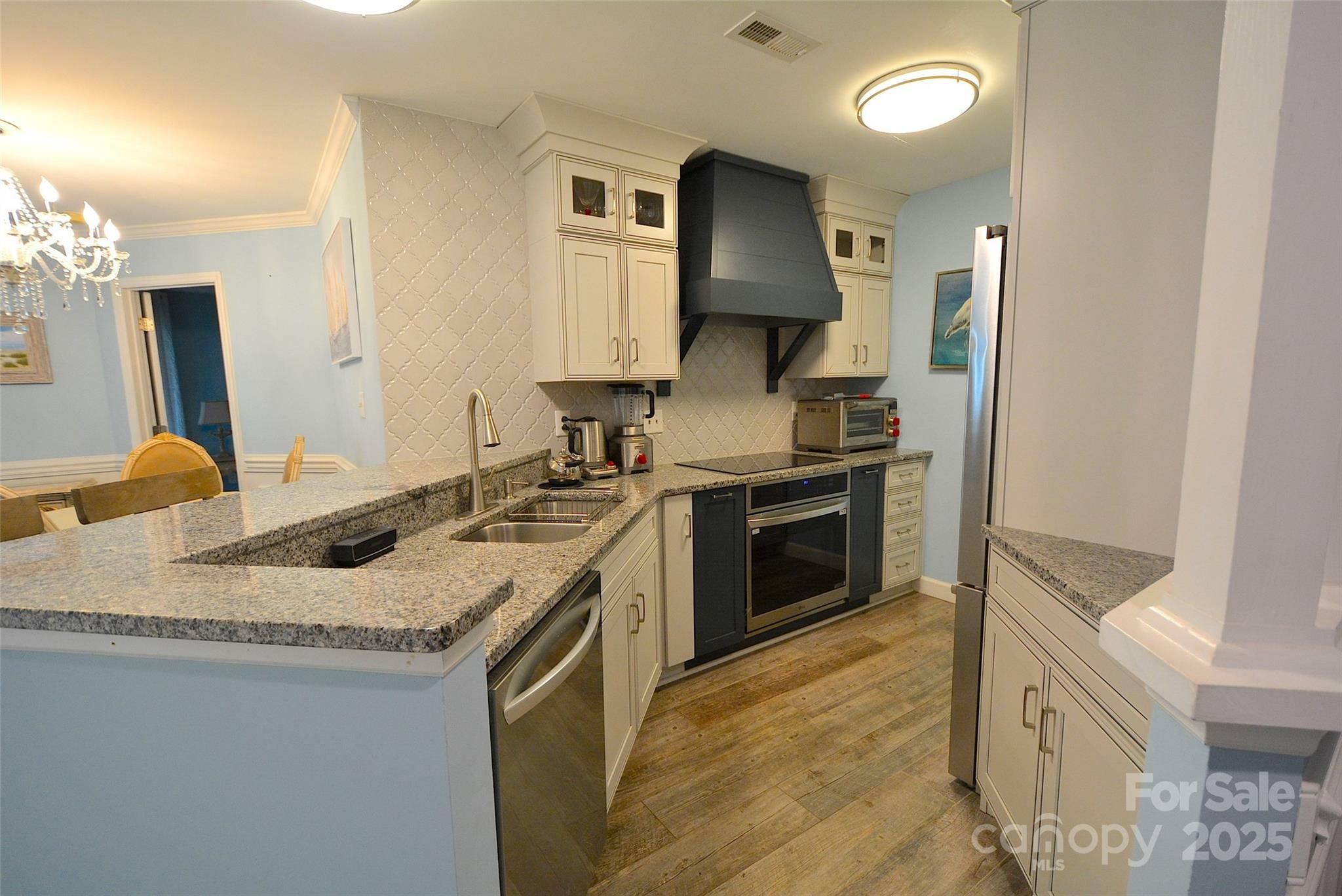 Property Photo: 18867 Vineyard Point Lane NC 28031
