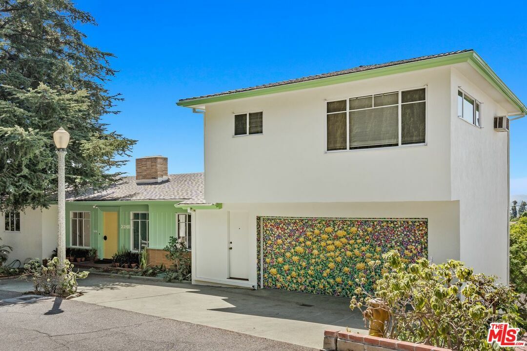 Property Photo:  2241   Hollyridge Dr  CA 90068 