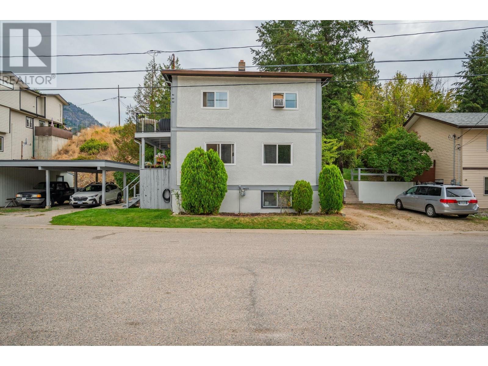 Property Photo:  643 11th Avenue  BC V1N 1J7 