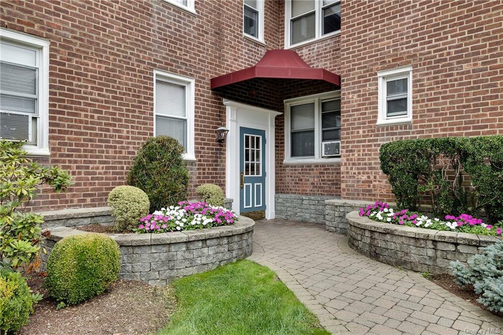 Property Photo:  7 Bryant Crescent 2F  NY 10605 