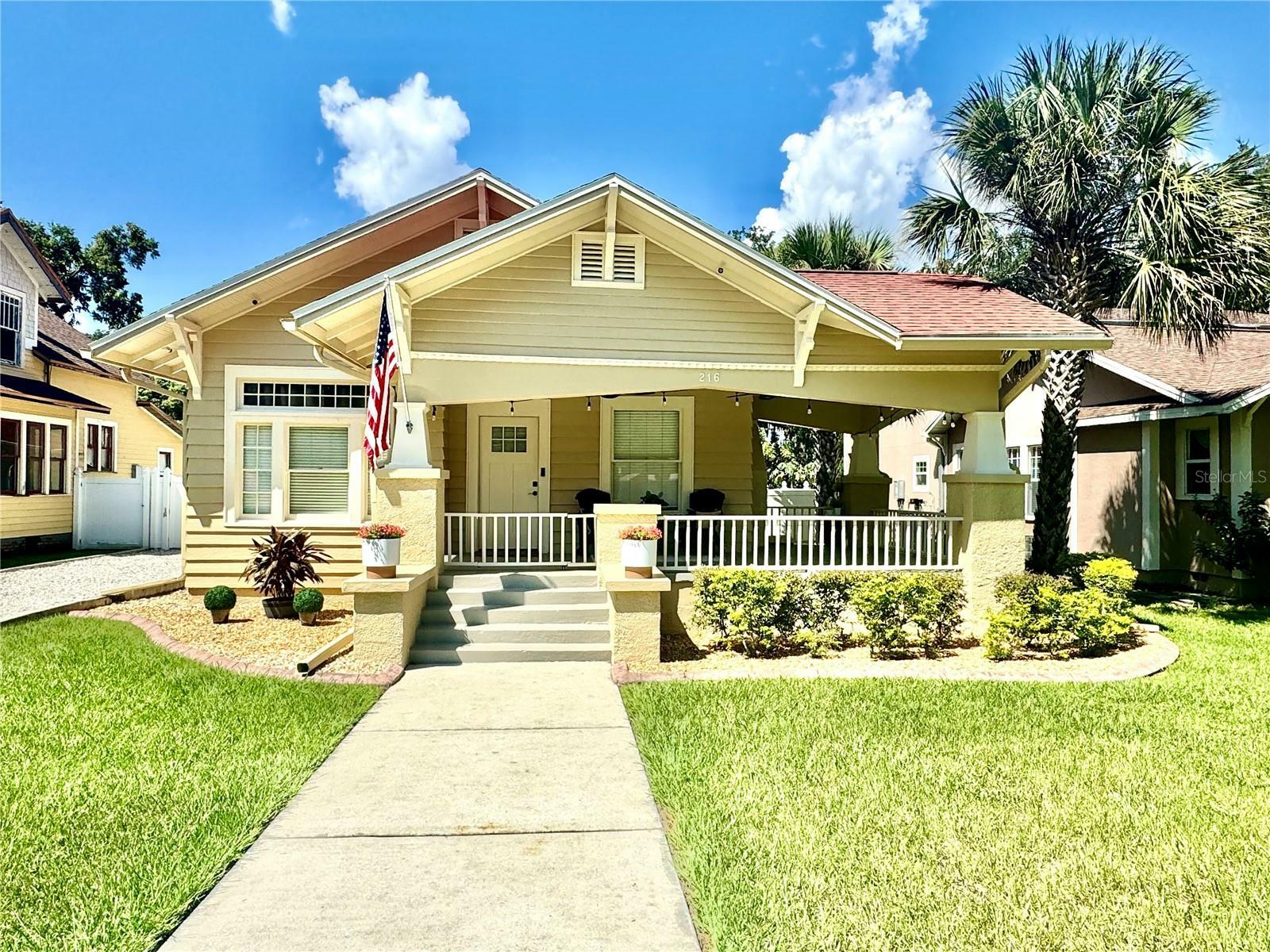 Property Photo:  216 N Lakeview Avenue  FL 34787 