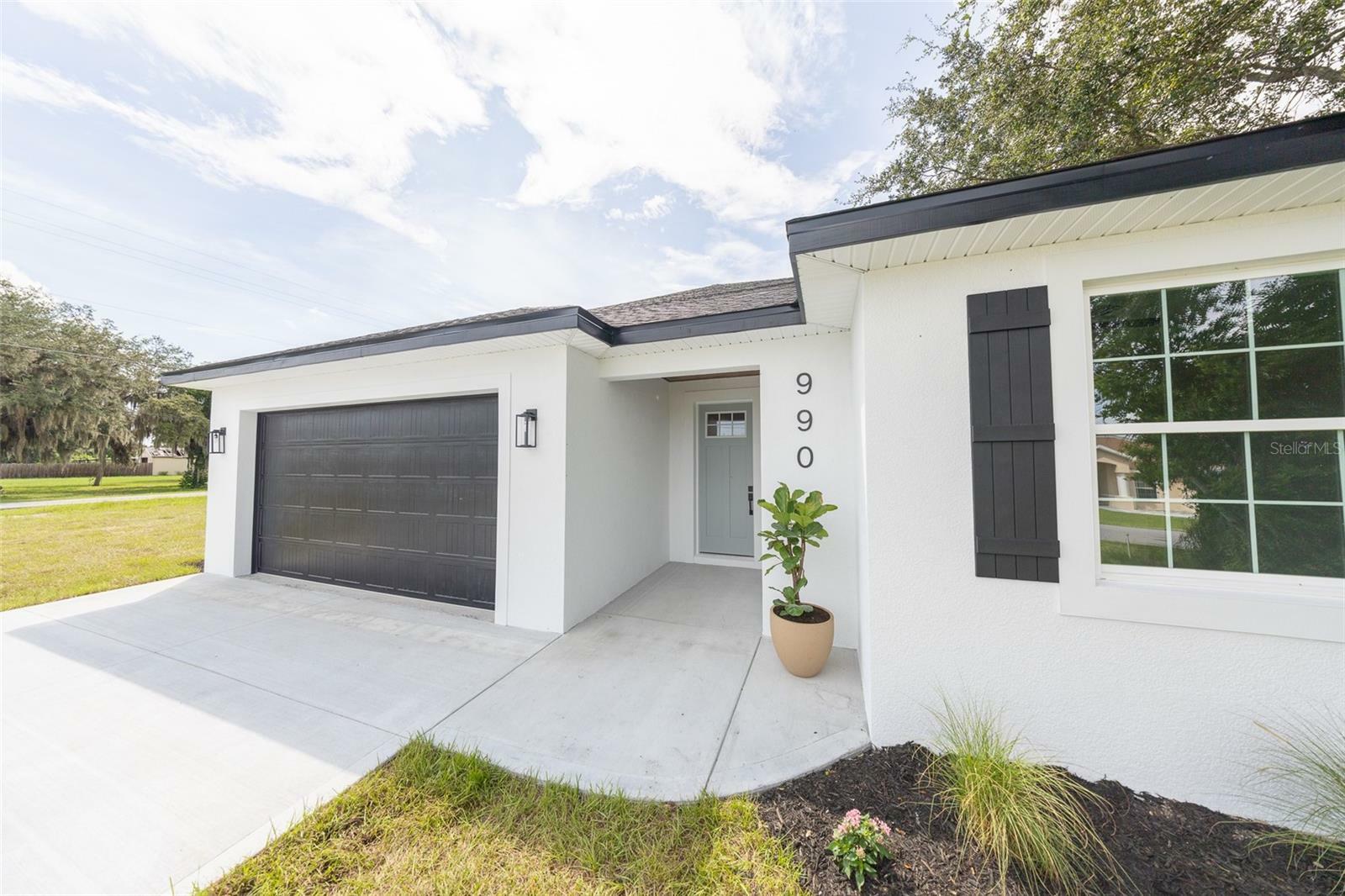 Property Photo:  990 Thomas Road  FL 33880 