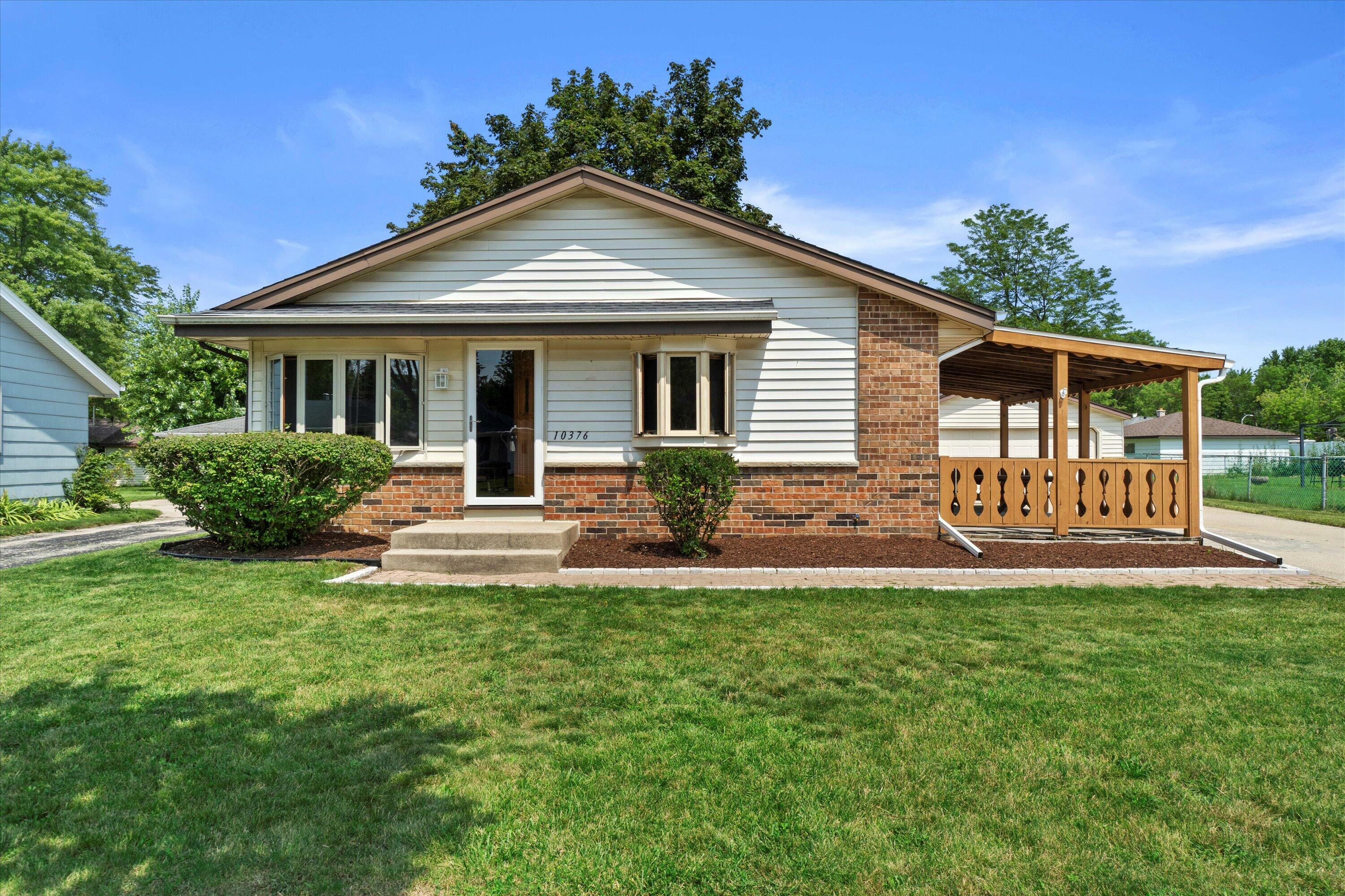 Property Photo:  10376 W Villa Ave  WI 53224 