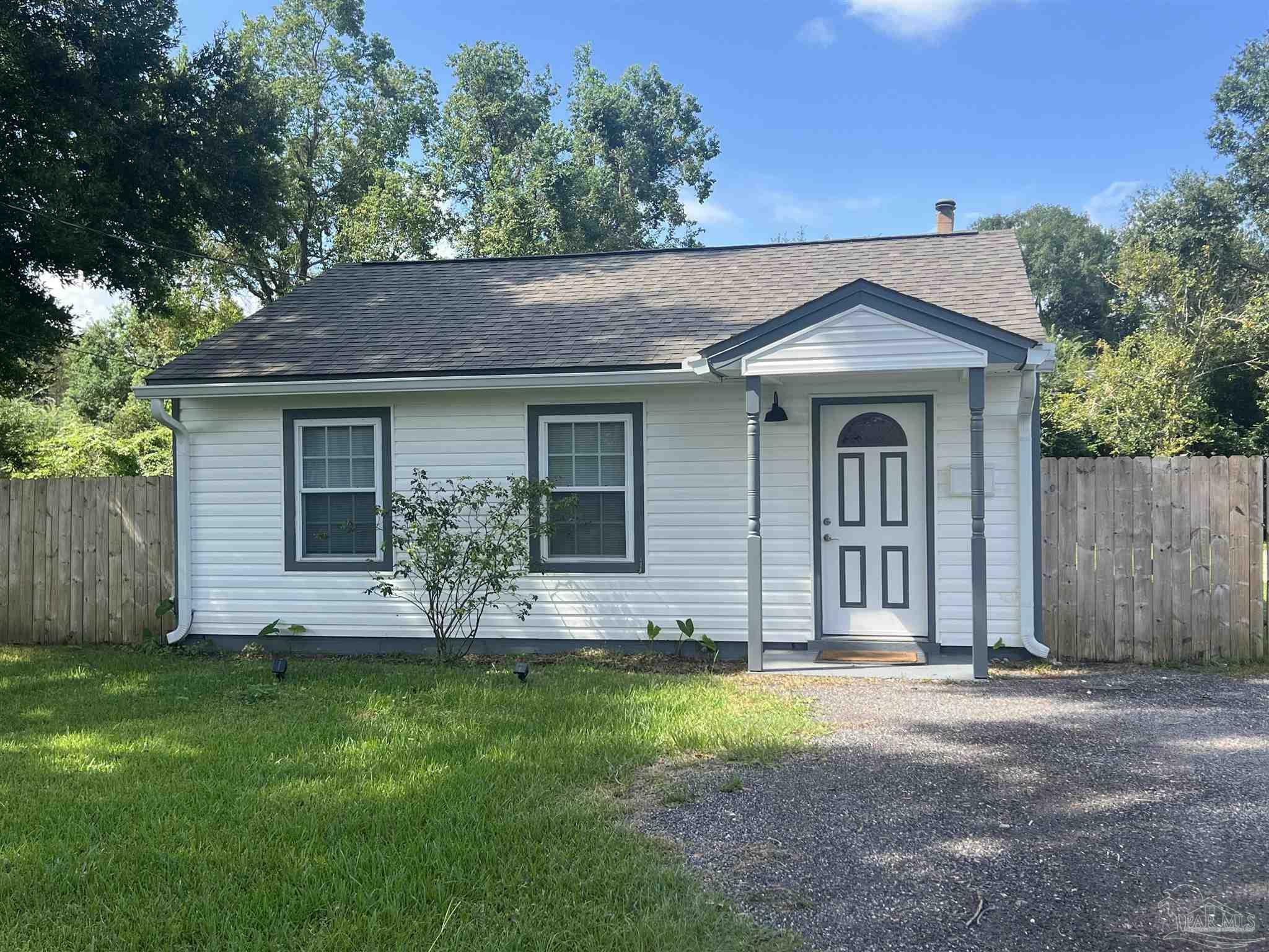 Property Photo:  9 Horn St  FL 32506 