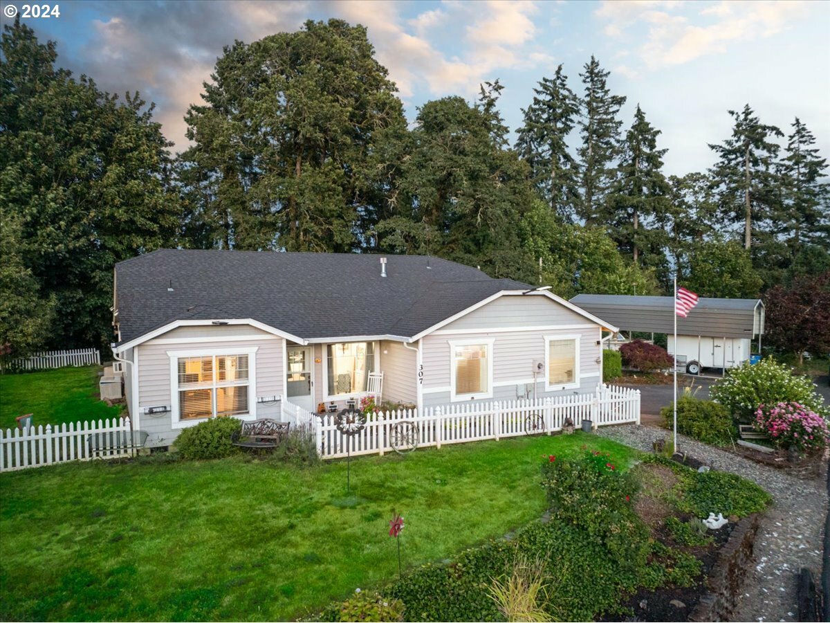 Property Photo:  307 W 3rd Ct  WA 98629 