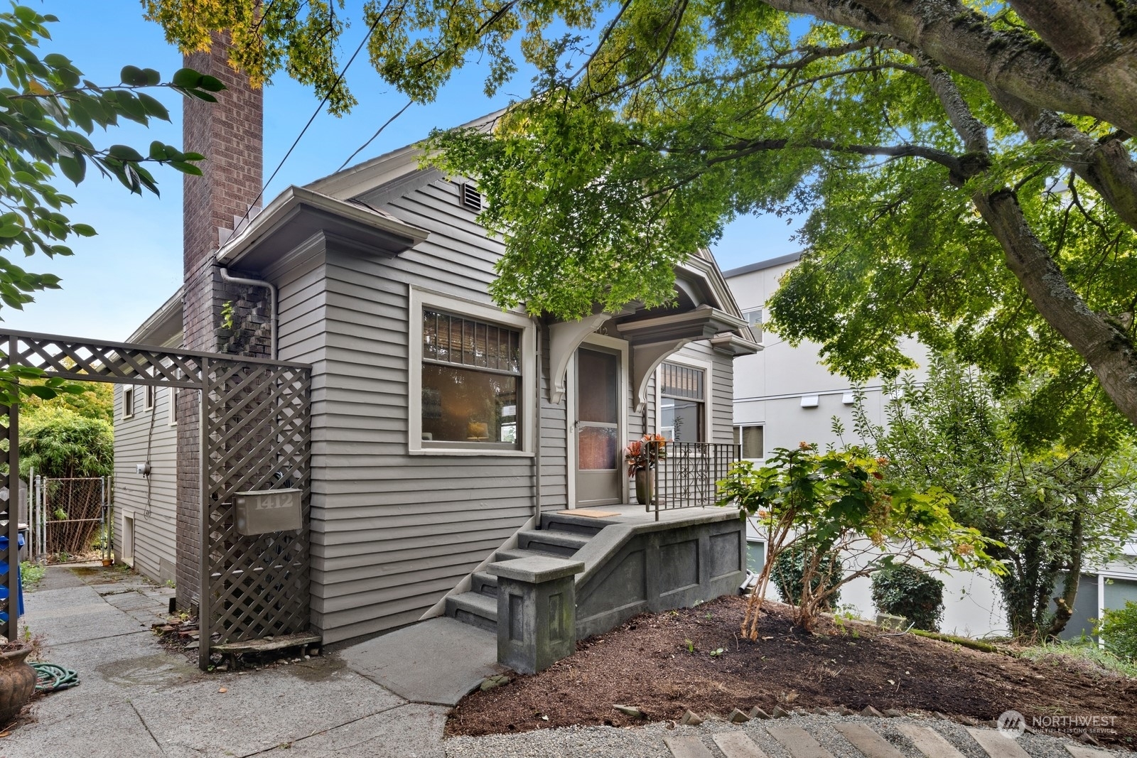 Property Photo:  1412 Taylor Avenue N  WA 98109 