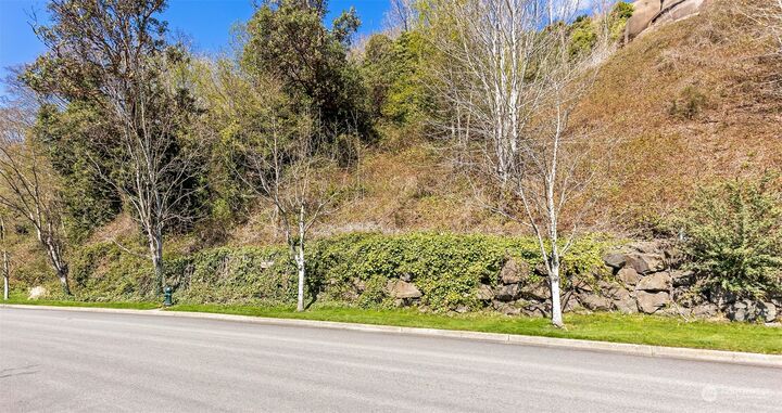 Property Photo:  2800 W Marina Place  WA 98199 