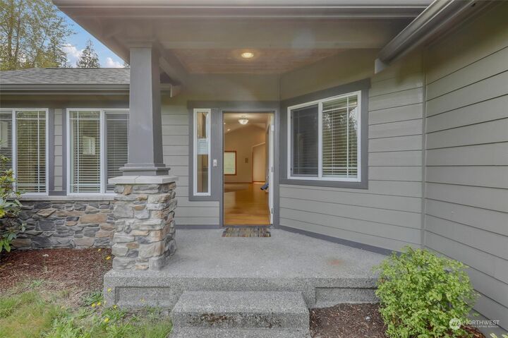 Property Photo:  310  201st Avenue NE  WA 98290 