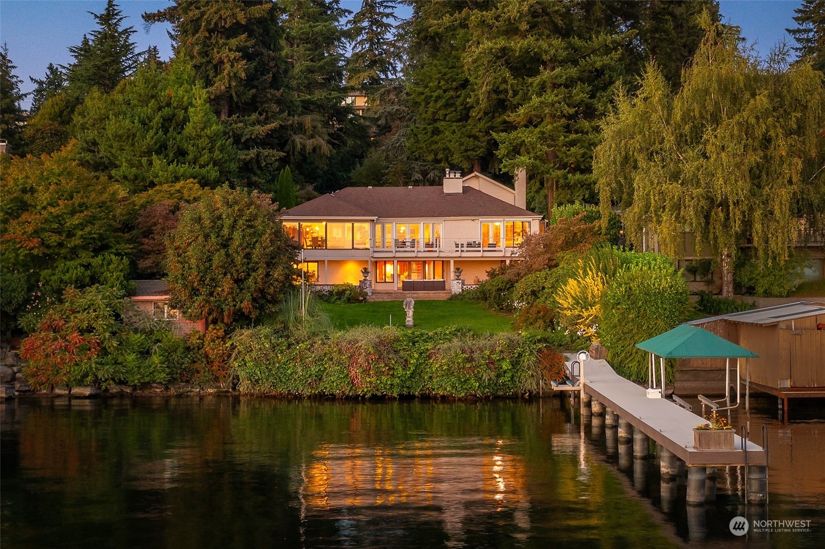 Property Photo:  9525 Lake Washington Boulevard NE  WA 98004 