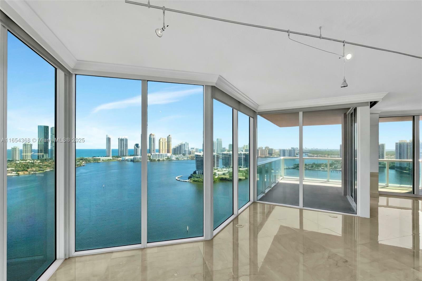 Property Photo: 3370 Hidden Bay Dr 2708 FL 33180