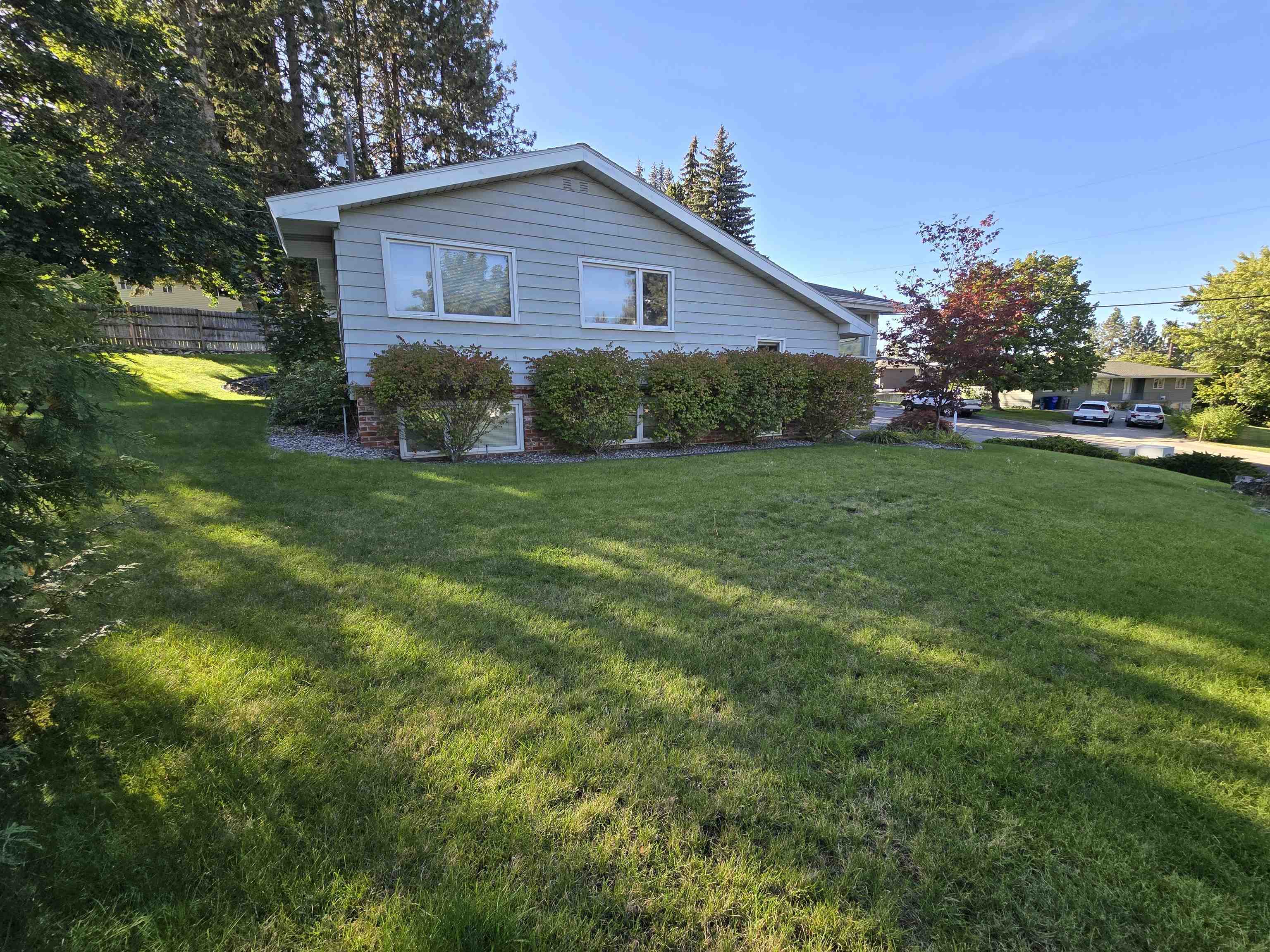 Property Photo:  905 W Banbury Dr  WA 99218 