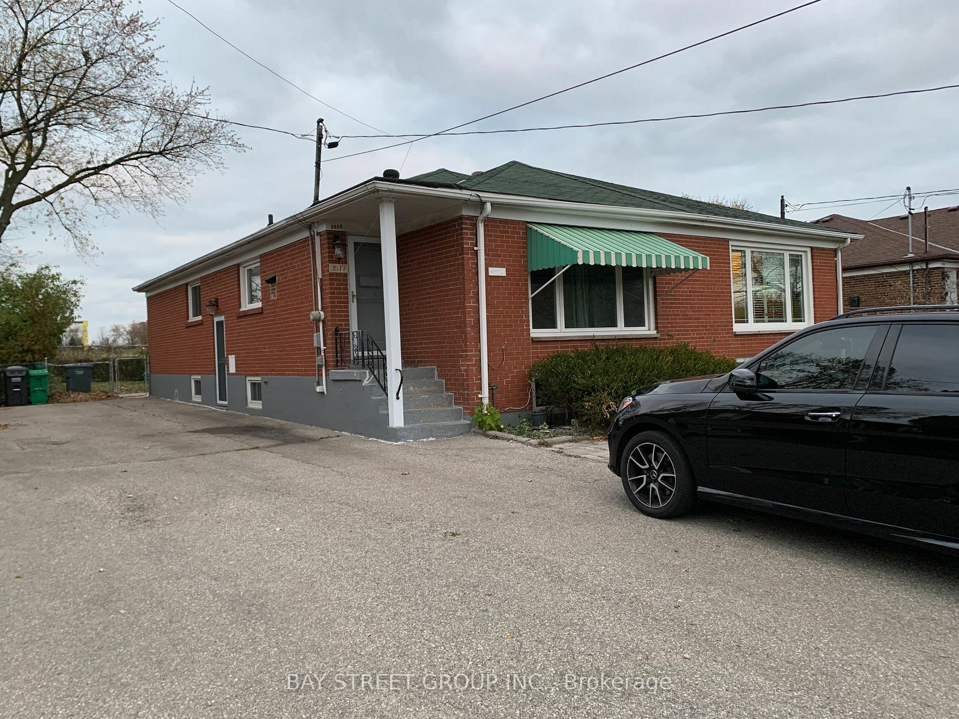 Property Photo:  3517 Ashcroft Cres Main  ON L5C 2E6 