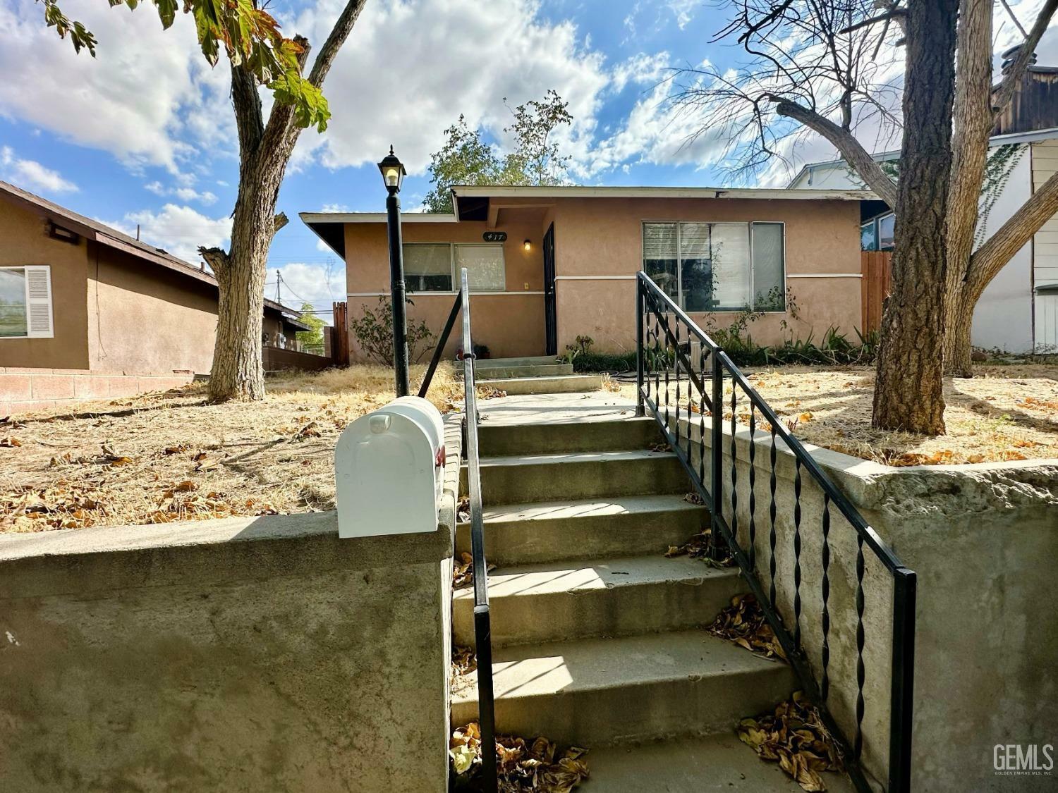 Property Photo:  417 B Street  CA 93268 