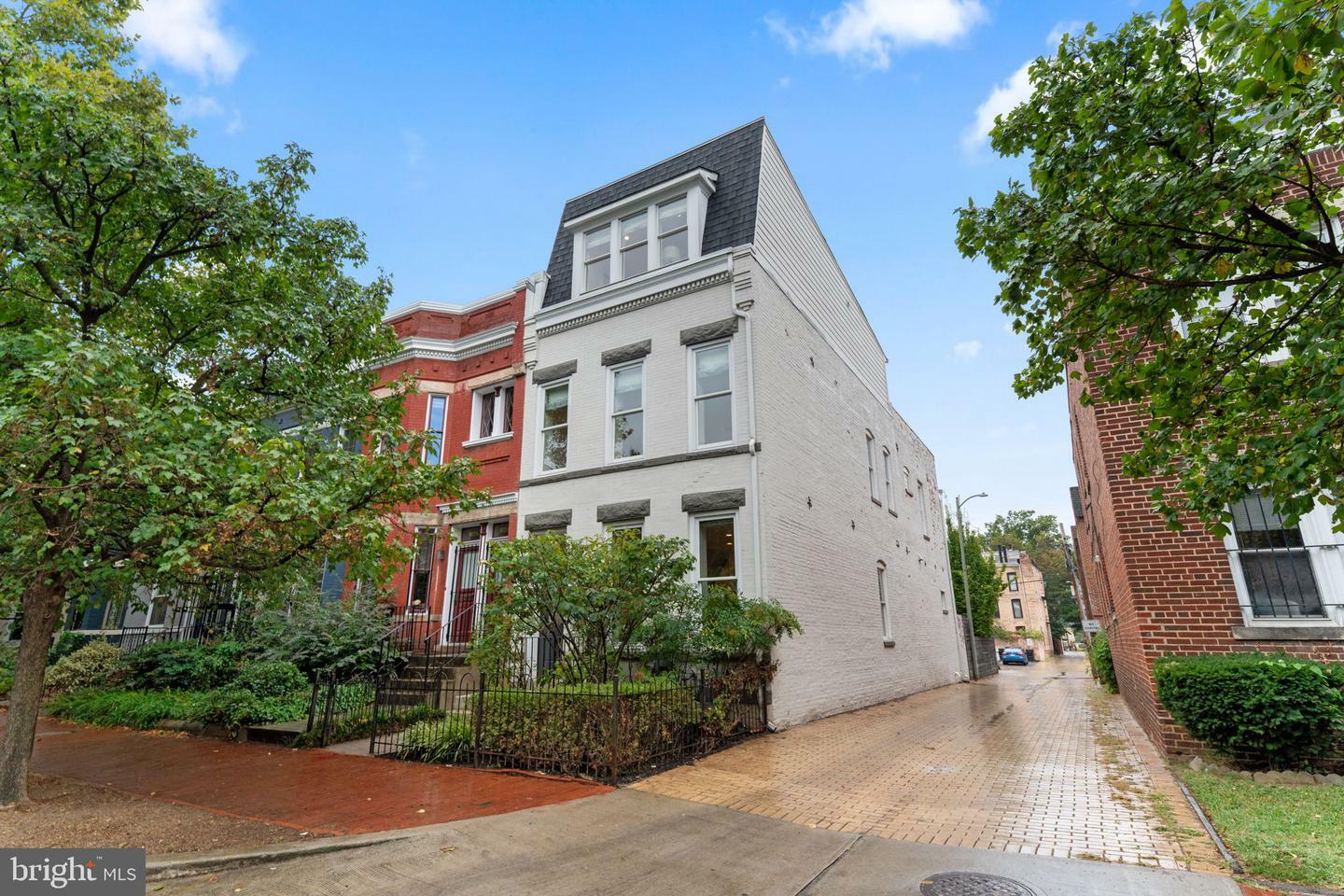 Property Photo:  626 4th Street NE  DC 20002 