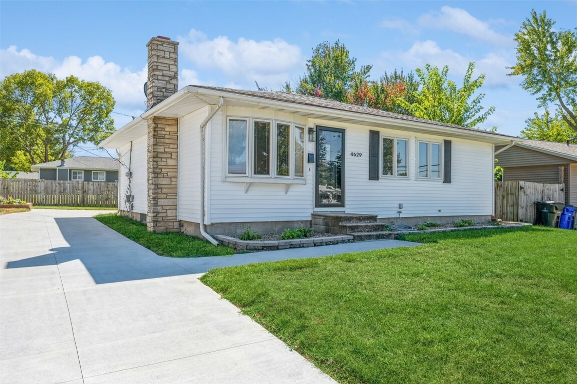 Property Photo:  4629 Danbury Street NE  IA 52402 