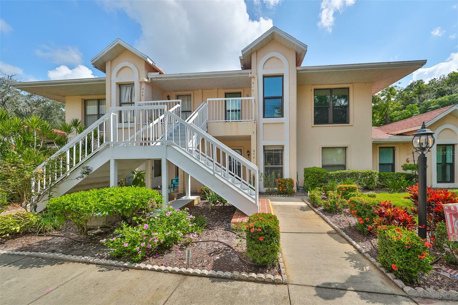 Property Photo:  310 Knottwood Court  FL 33573 