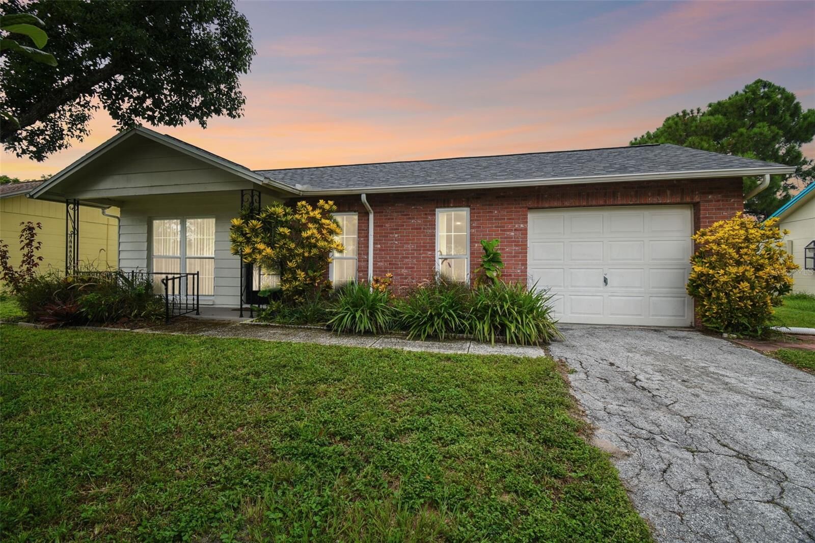 Property Photo:  3513 Dellefield Street  FL 34655