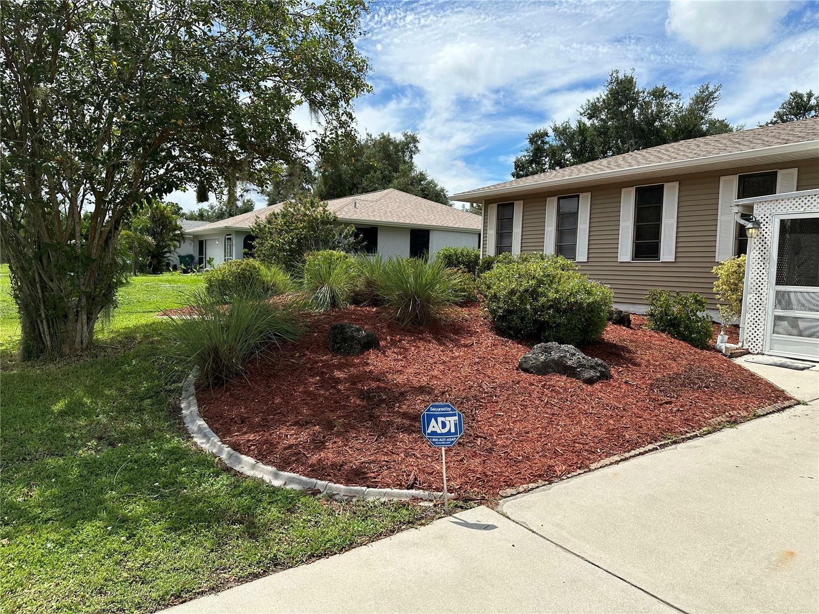 Property Photo:  1207 Presque Isle Drive  FL 33952 