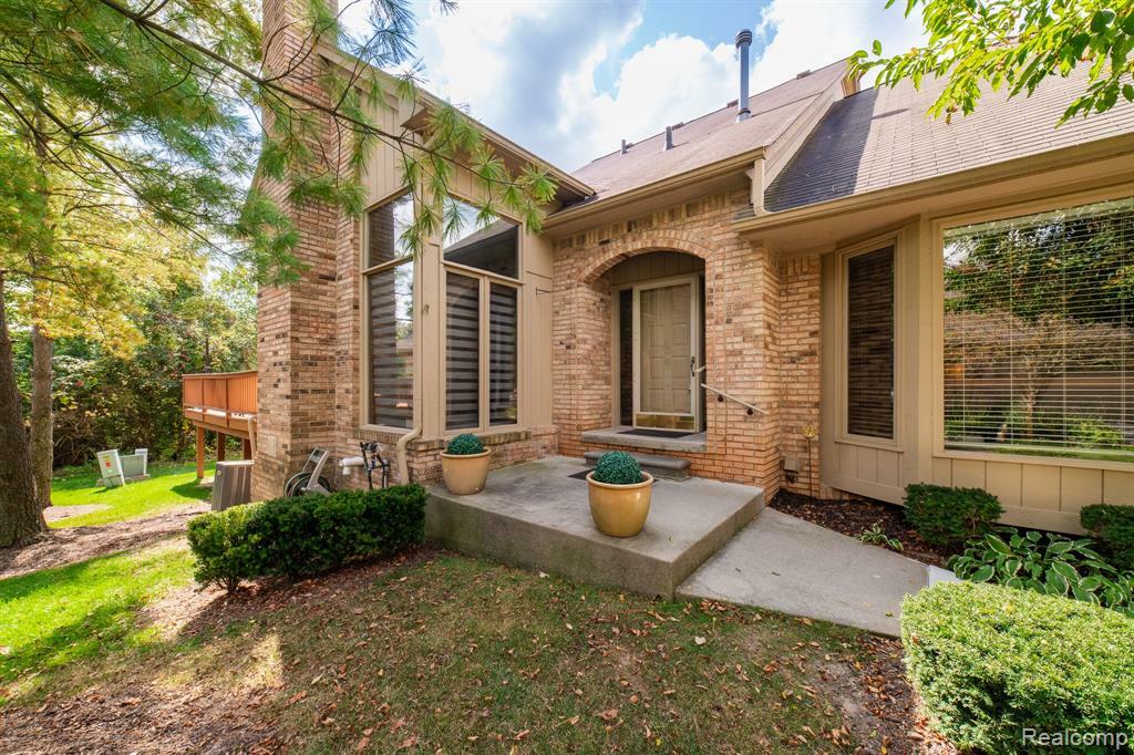 Property Photo: 2220 Juniper Court MI 48316 1049