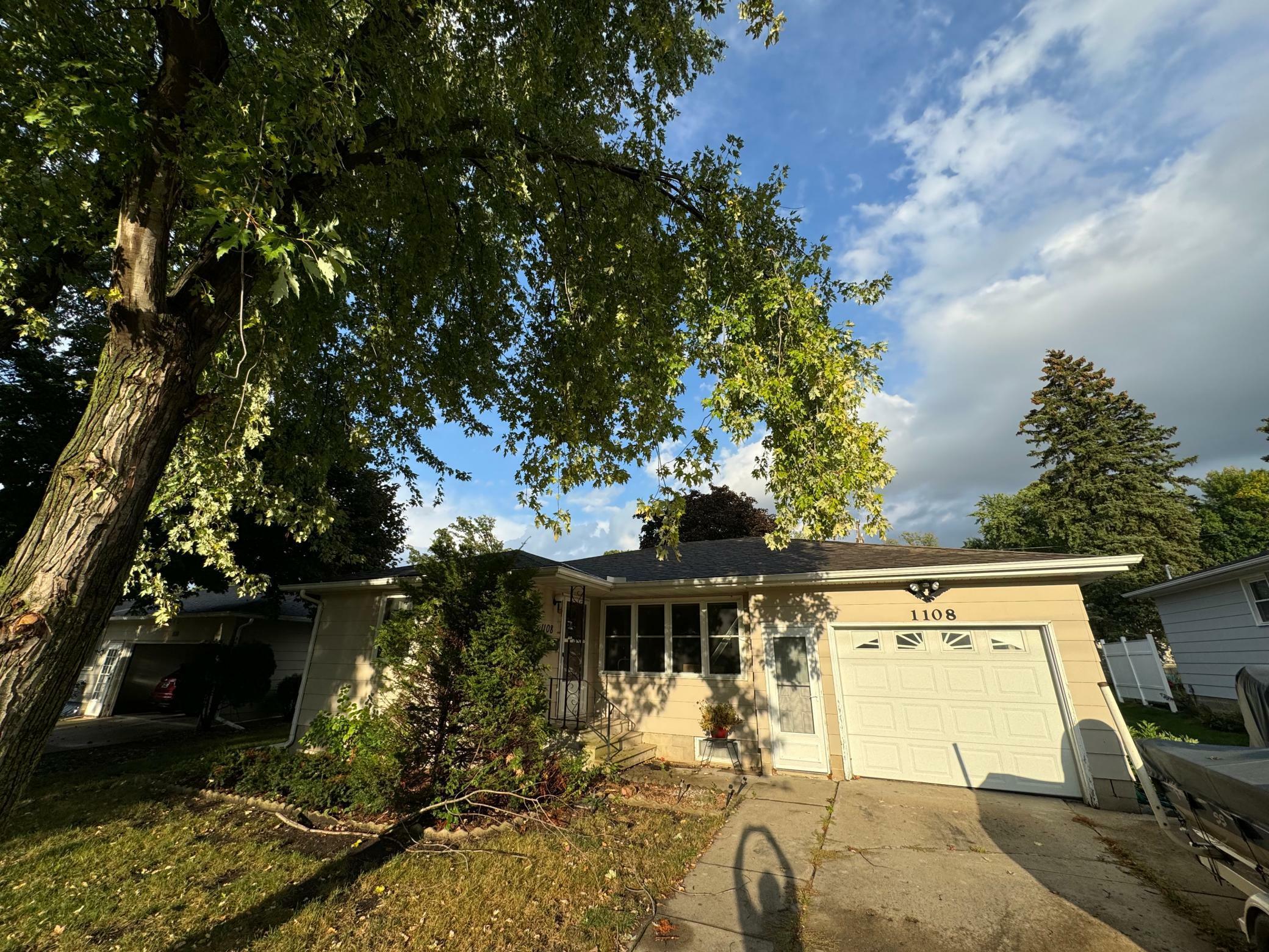 Property Photo:  1108 Valley Avenue  MN 56007 