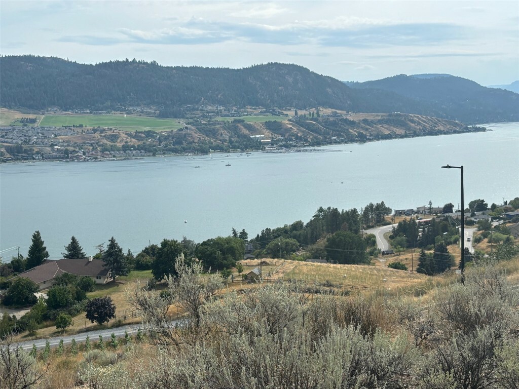 Photo de la propriété:  7708 Okanagan Hills Boulevard  BC V1H 1Z9 