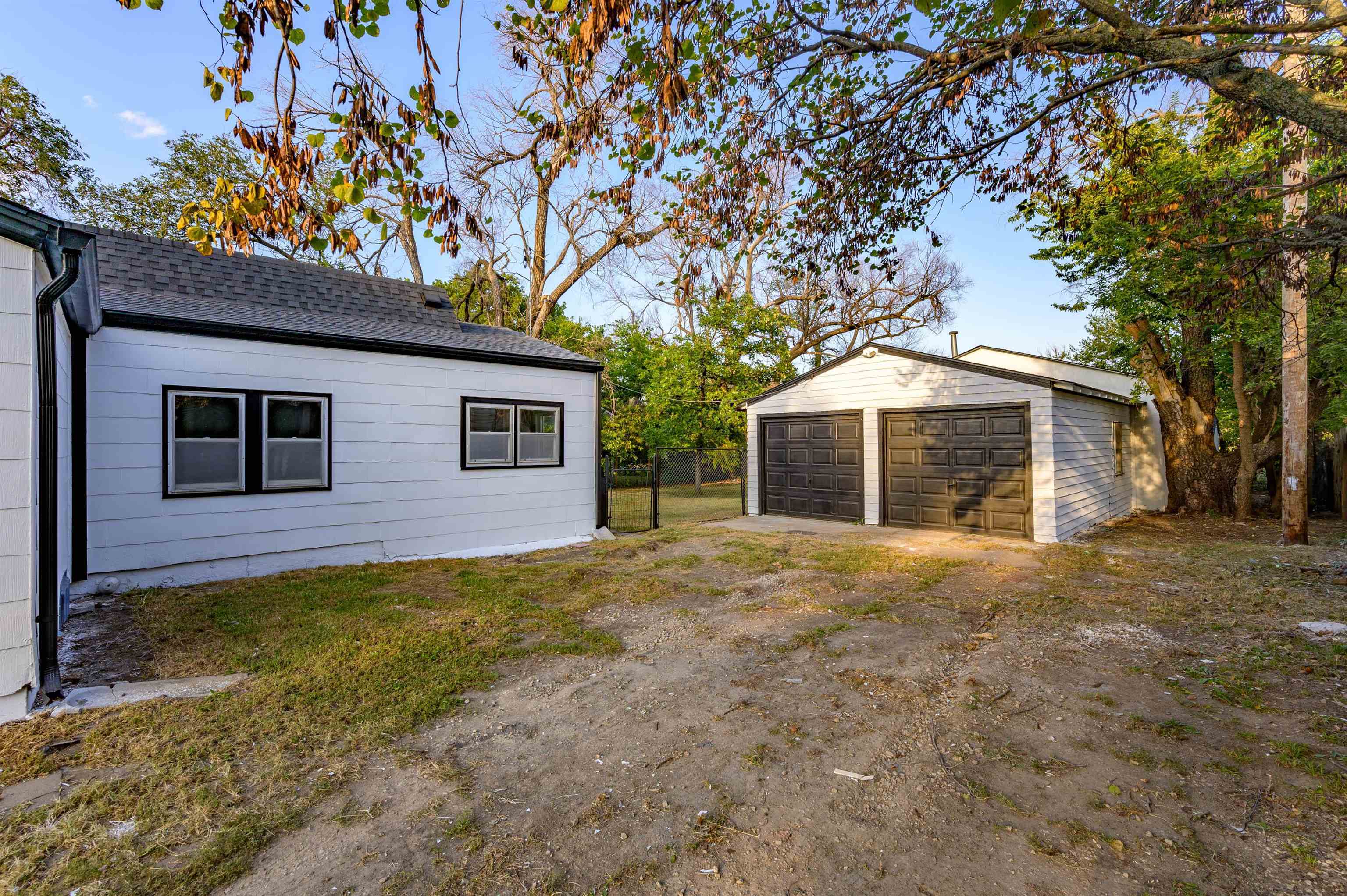 Property Photo:  1026 N Saint Paul St  KS 67203-4764 