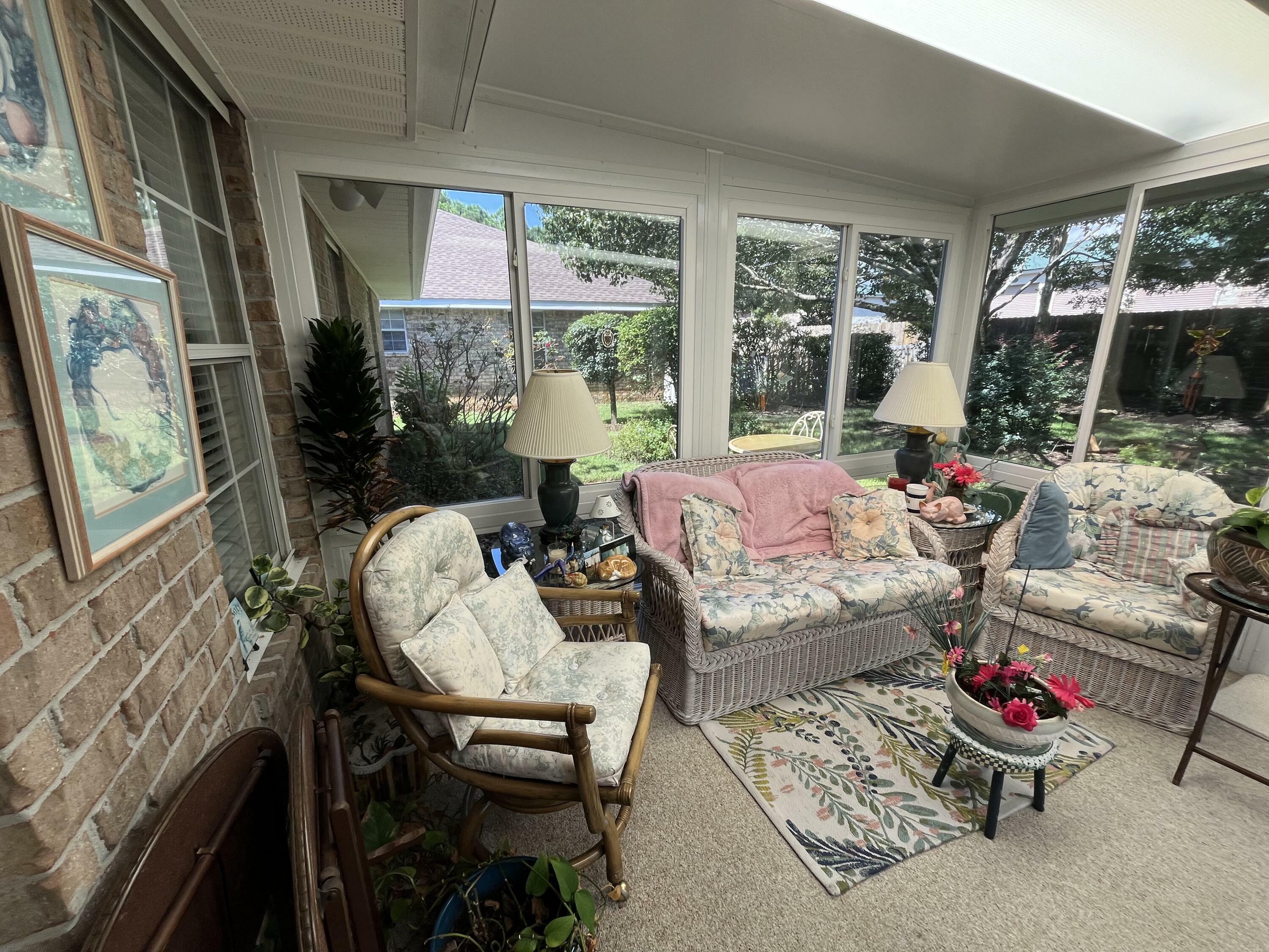 Property Photo:  907 Lajolla Lane  FL 32569 