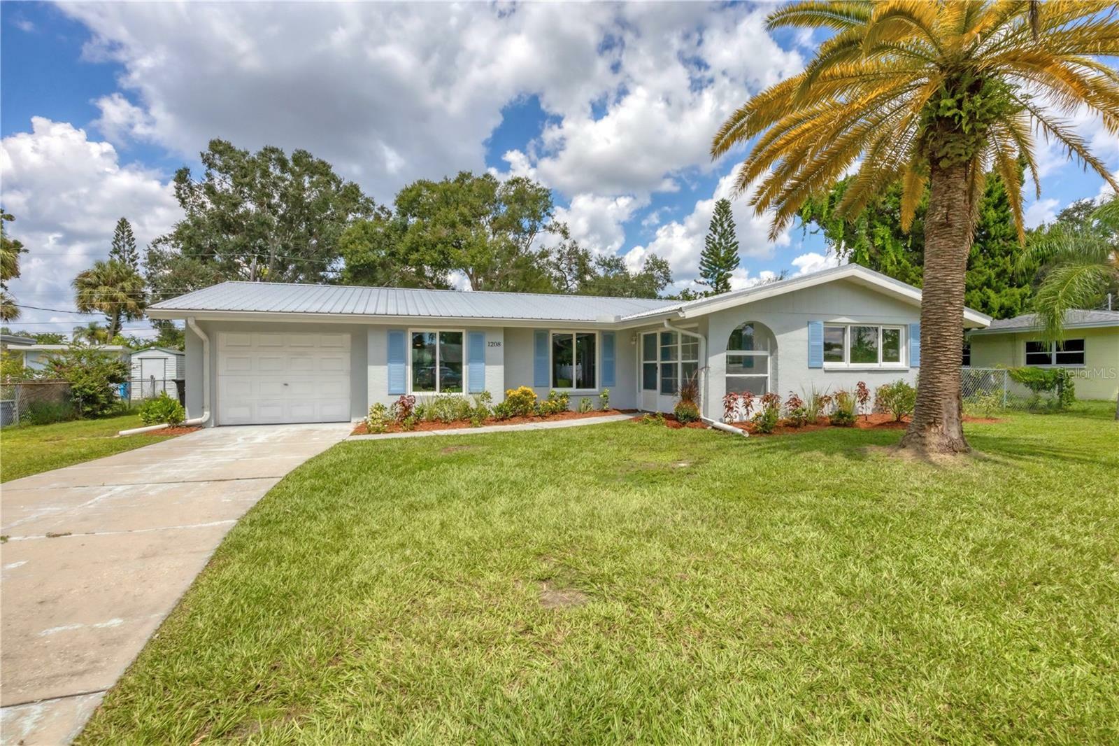 Property Photo:  1208 Laurel Avenue  FL 34285 