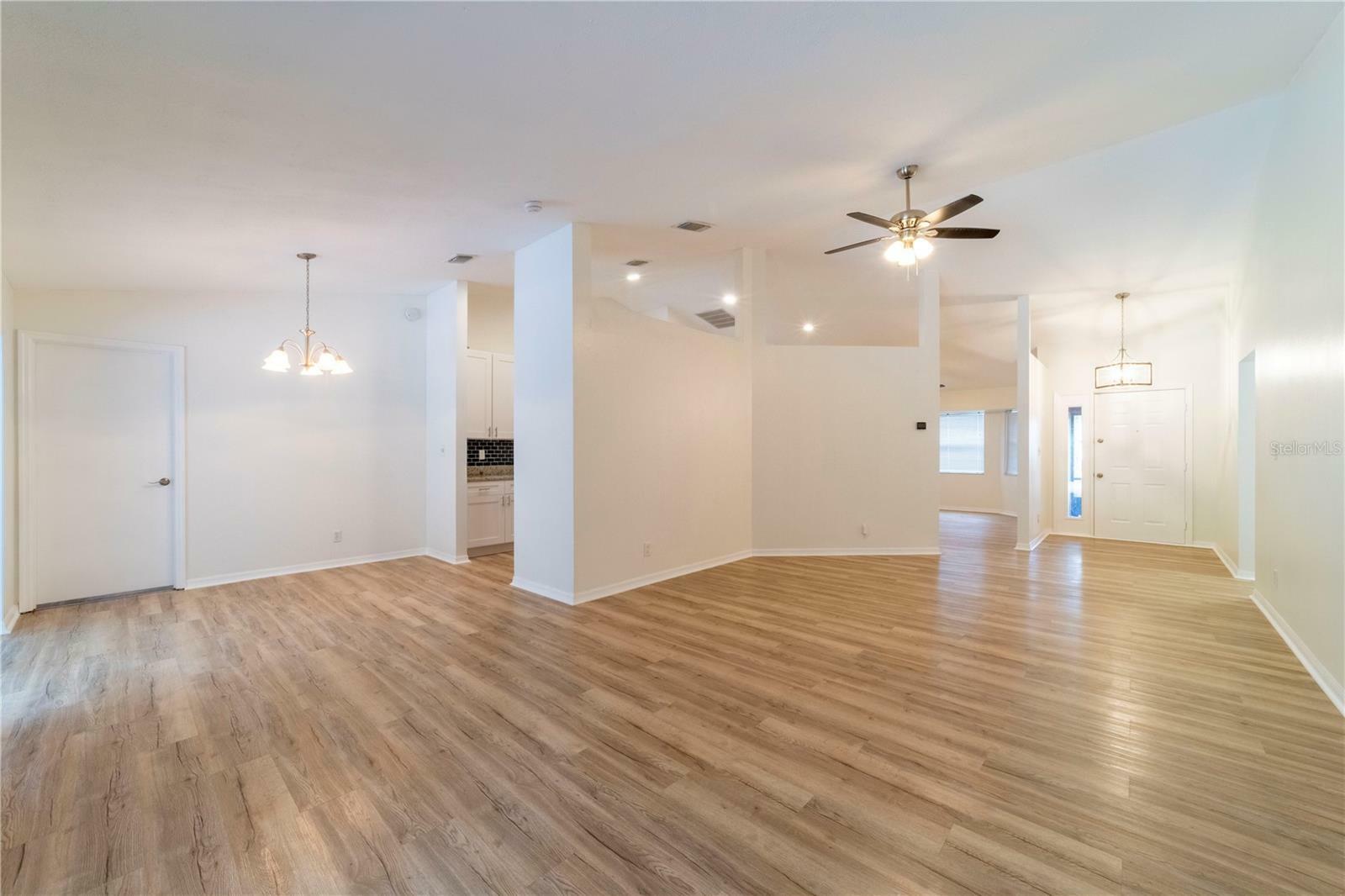 Property Photo: 850 Alexander Avenue FL 32725